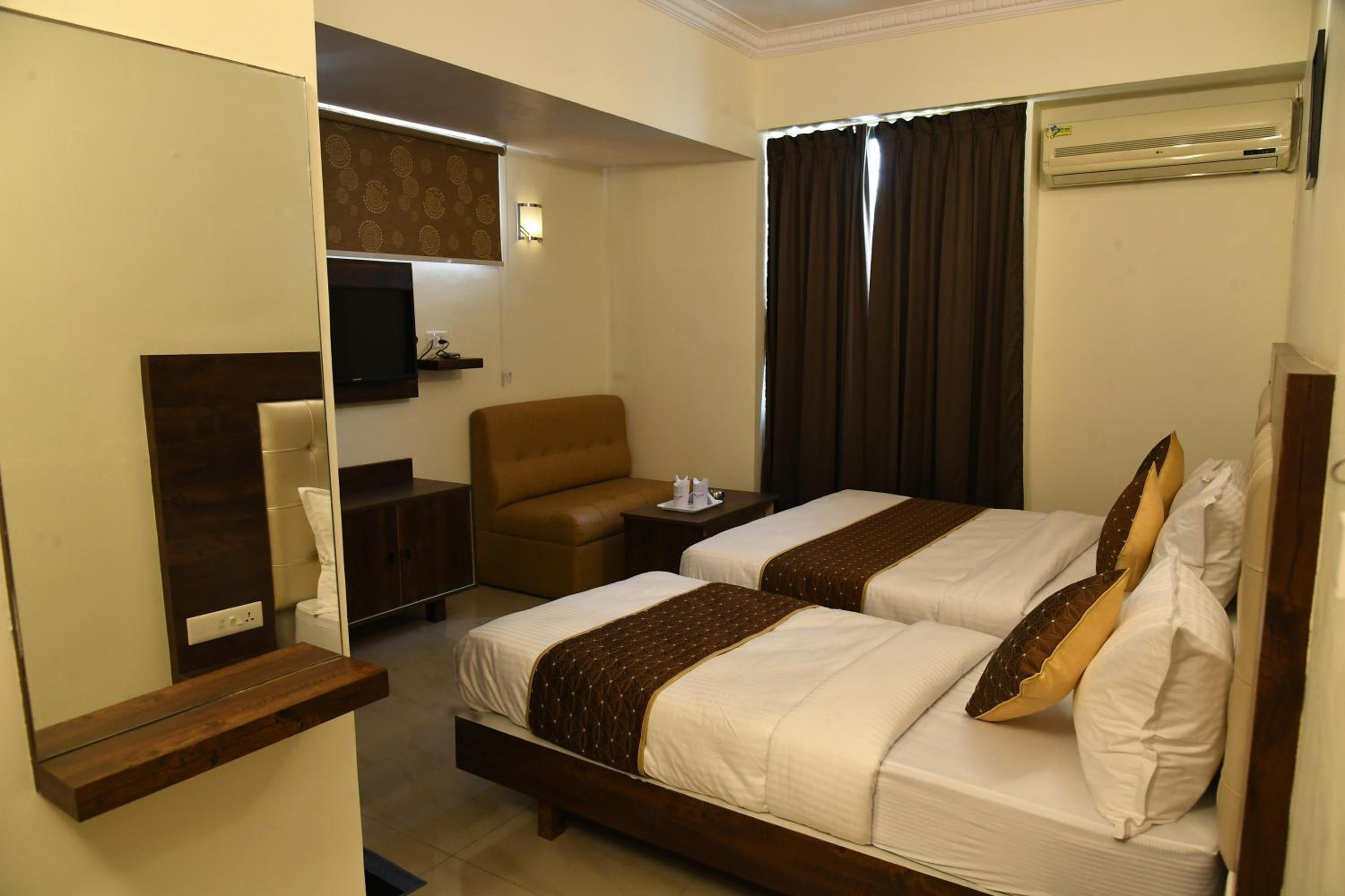 Superior Triple Room photo 2