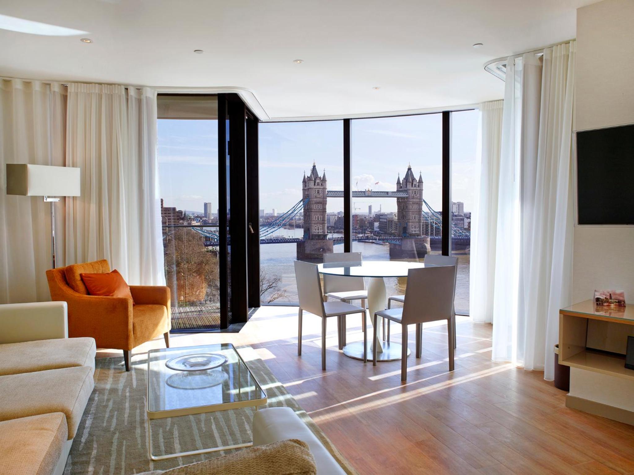 Deluxe Two-Bedroom Apartment with Riverview thumbnail 6