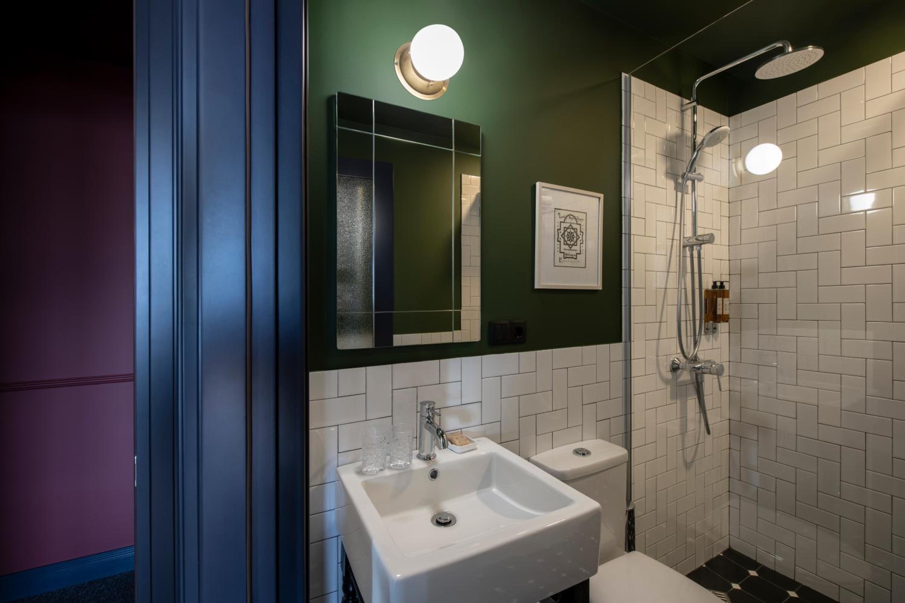 Small Double Room - Photo 1