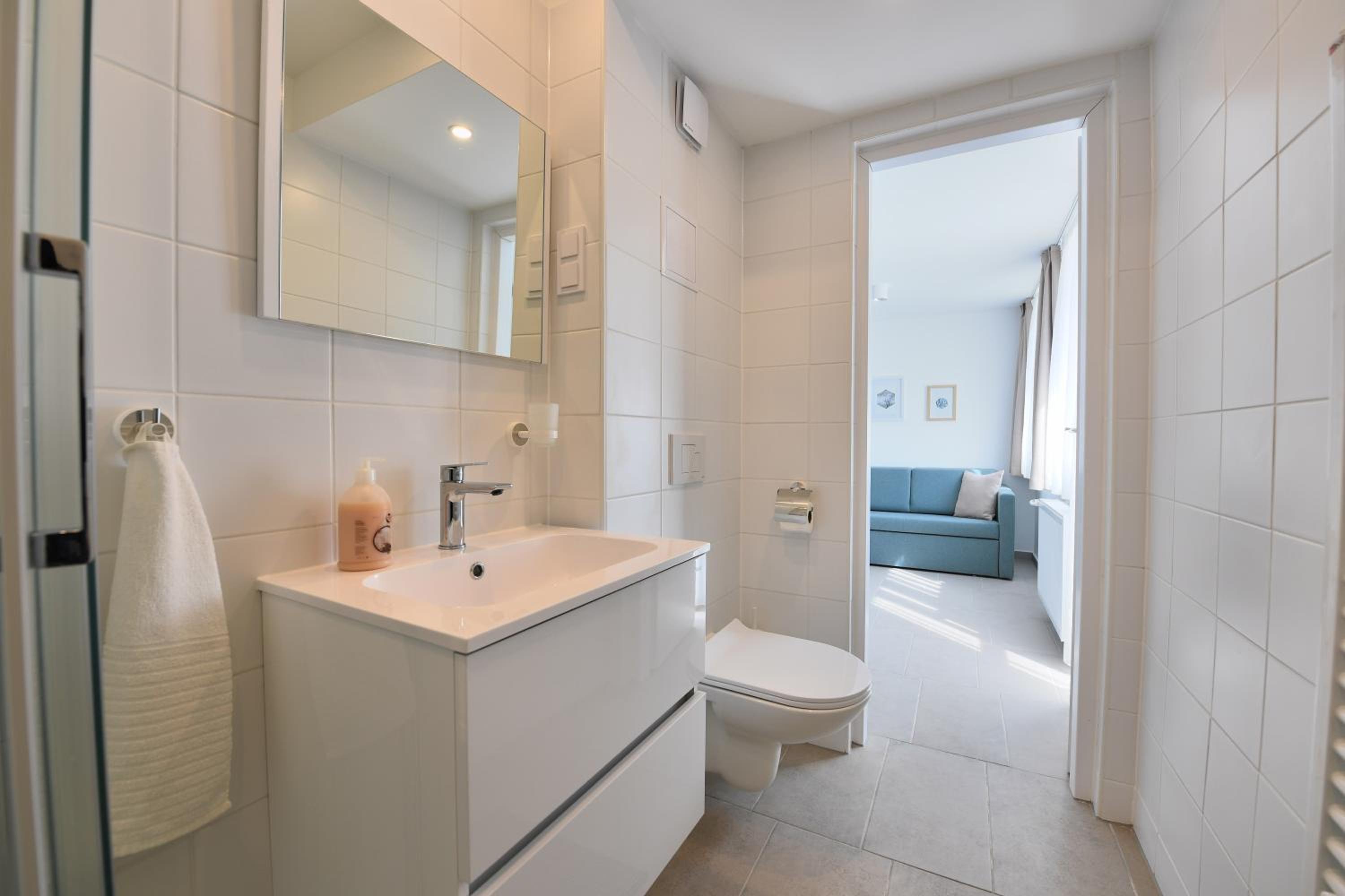 Comfort One-Bedroom Apartment with Balcony - Photo 3