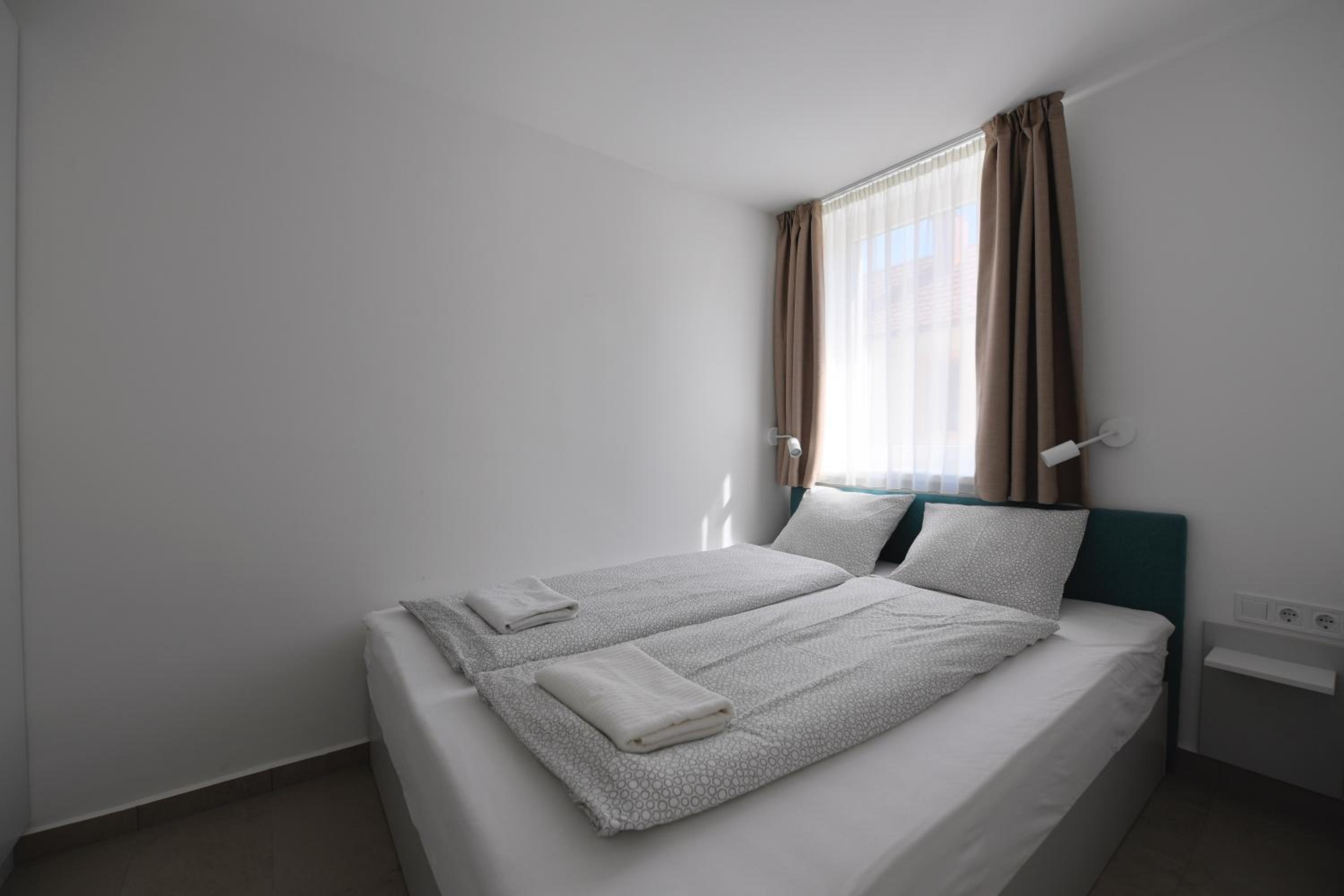 Comfort One-Bedroom Apartment with Balcony - Photo 4