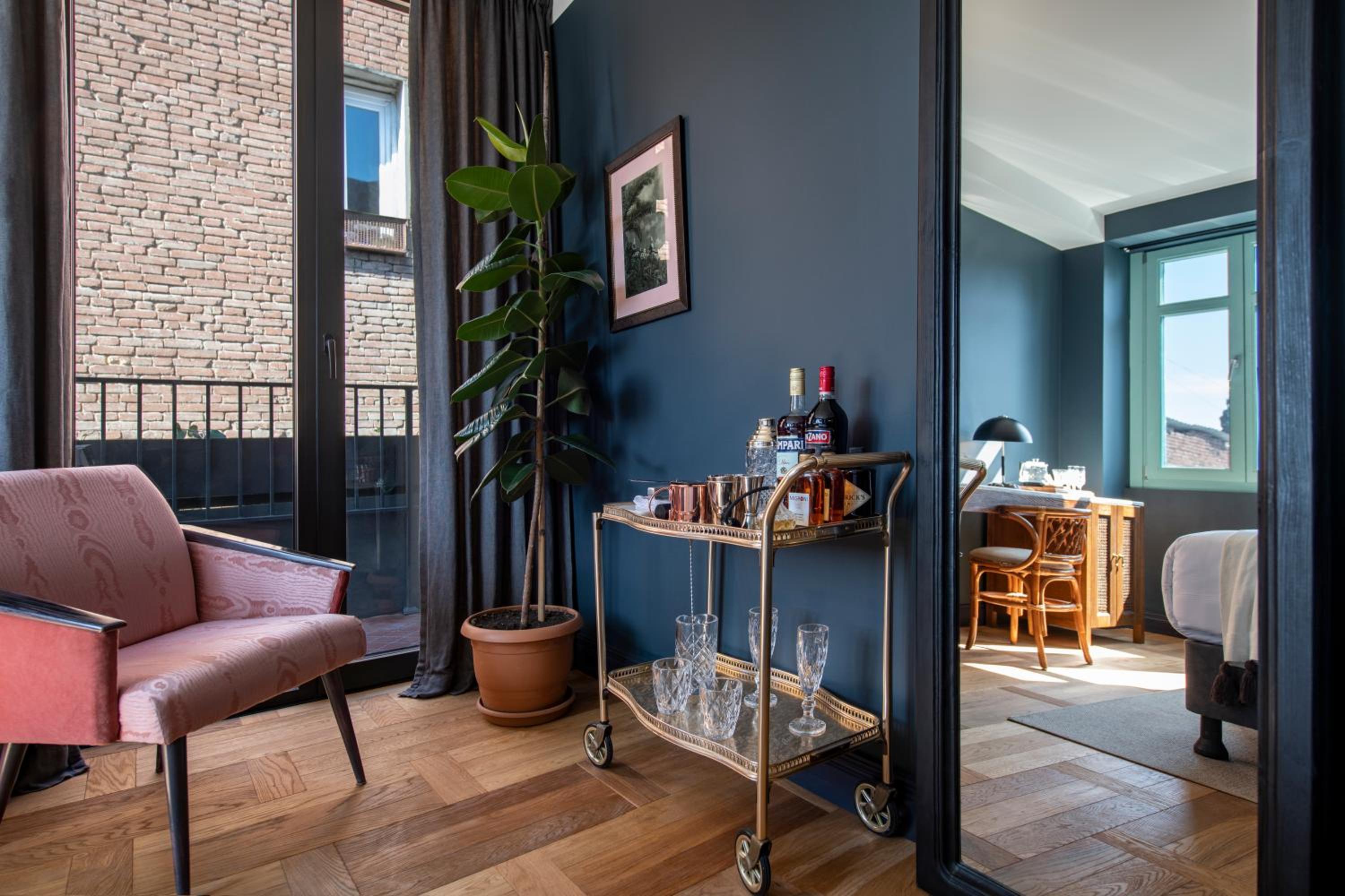 Suite with Balcony - Photo 2