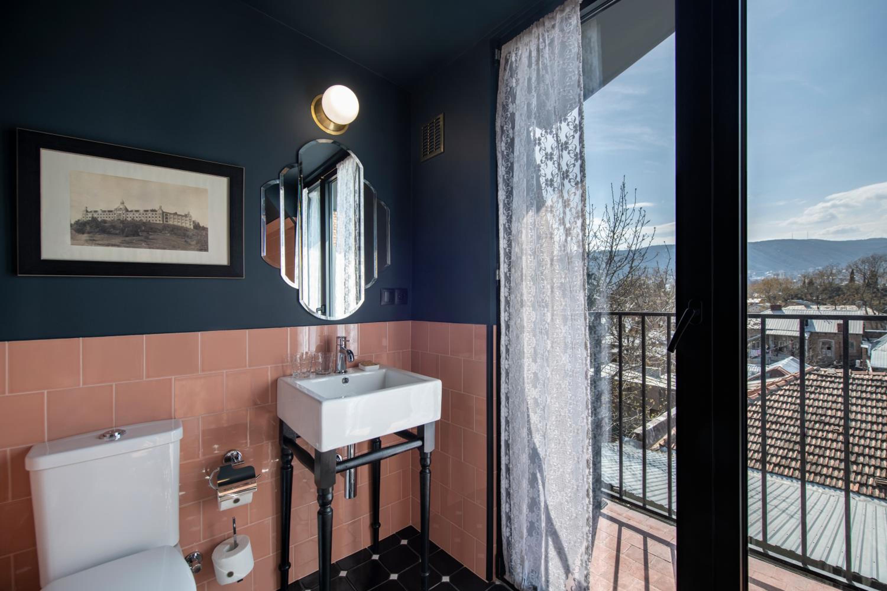 Deluxe Double Room with Bath - Photo 3