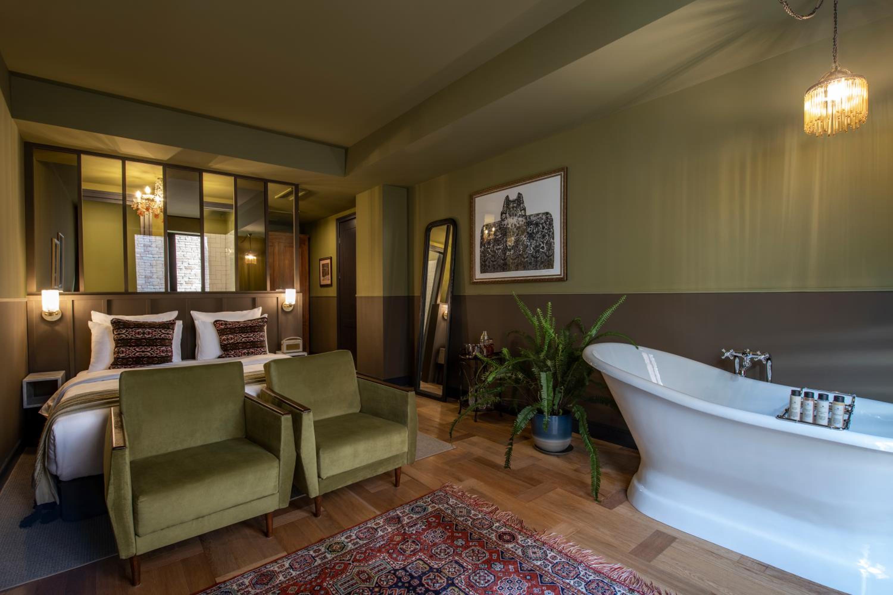 Suite with Hot Tub