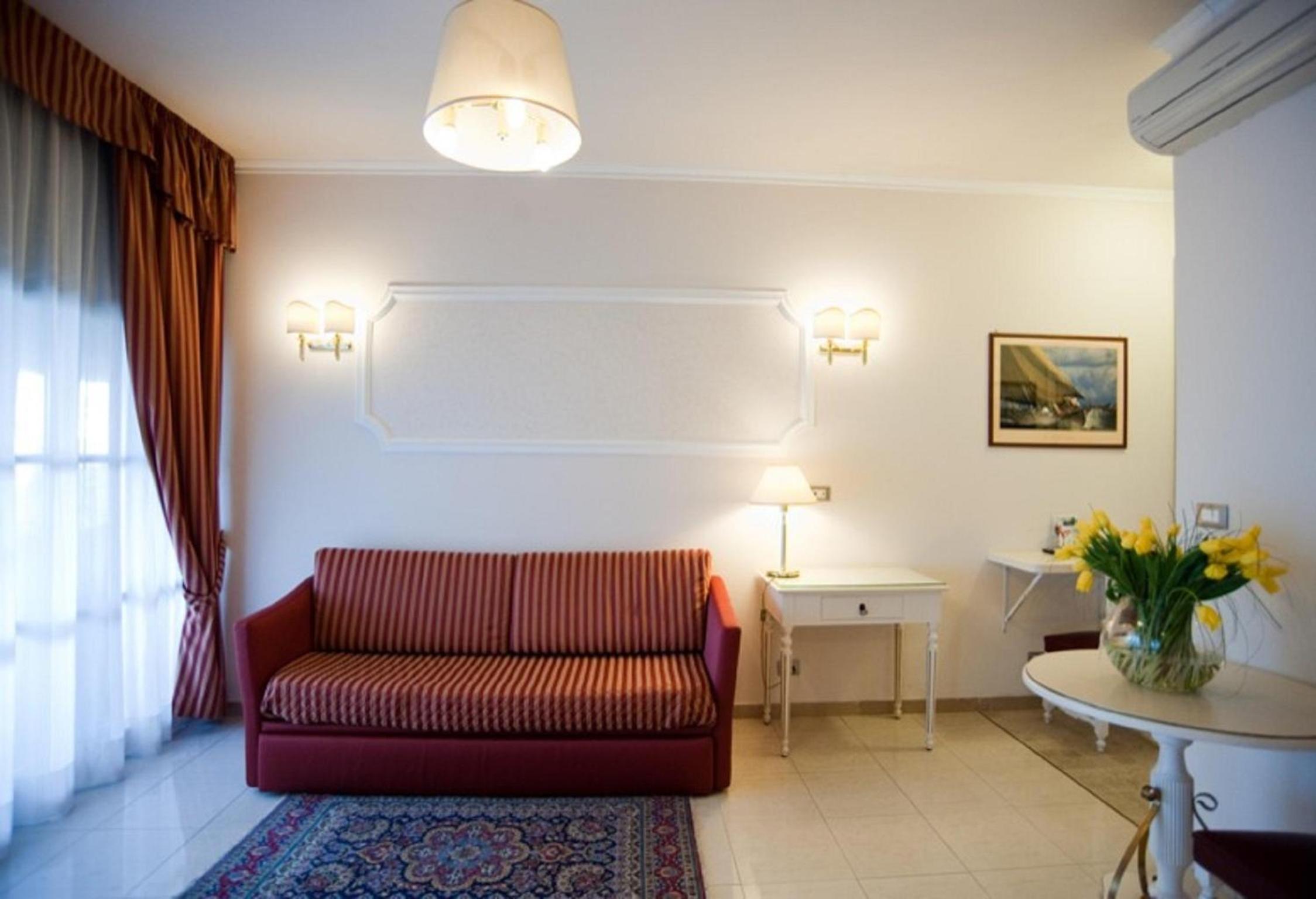 Suite - Photo 5