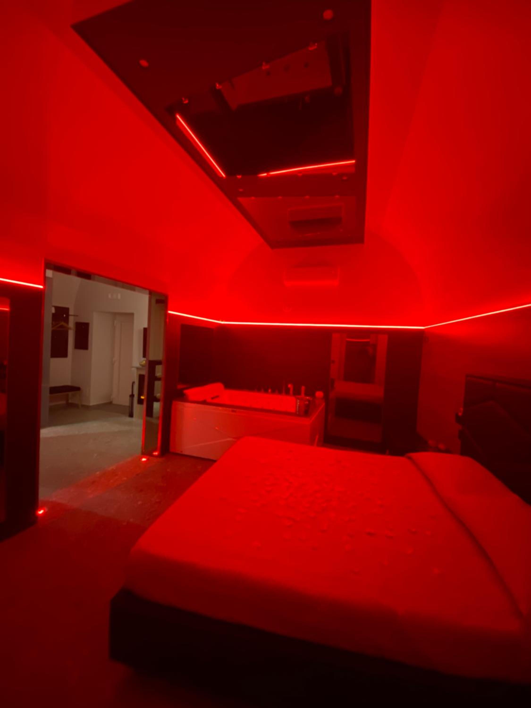 Queen Room with Spa Bath - Photo 1