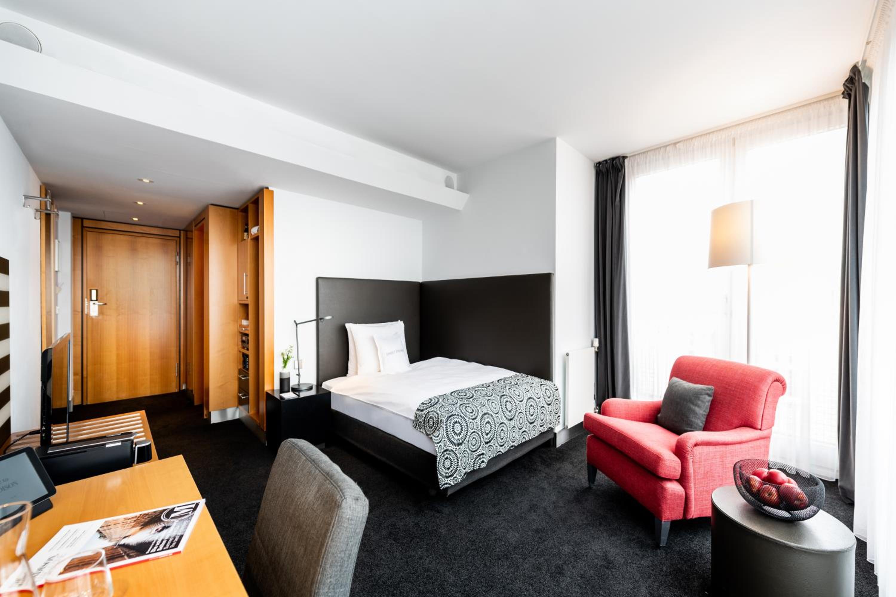 Standard Queen Room