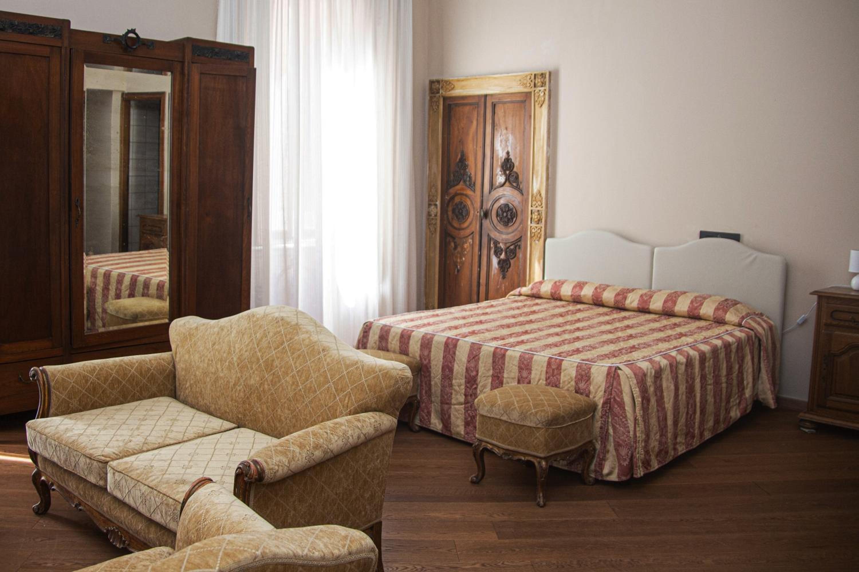 Superior Double or Twin Room - Photo 8