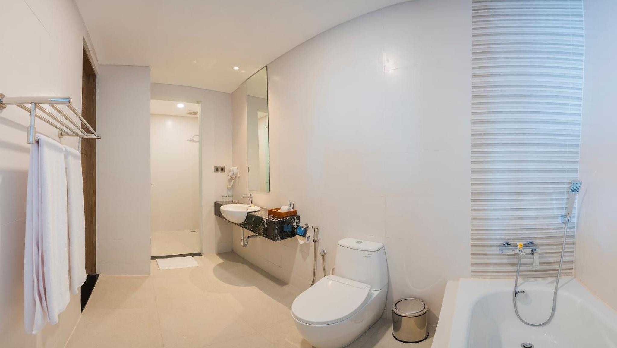 Junior Suite with Sea View - Photo 2