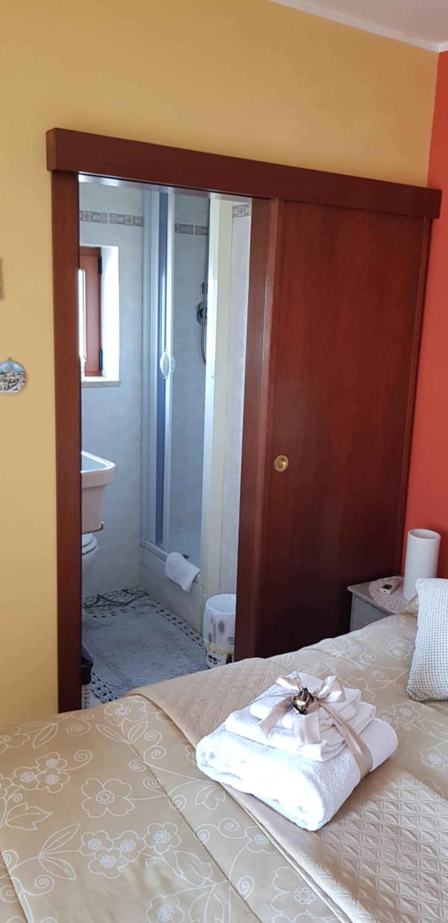 Double Room with Private Bathroom - Photo 21