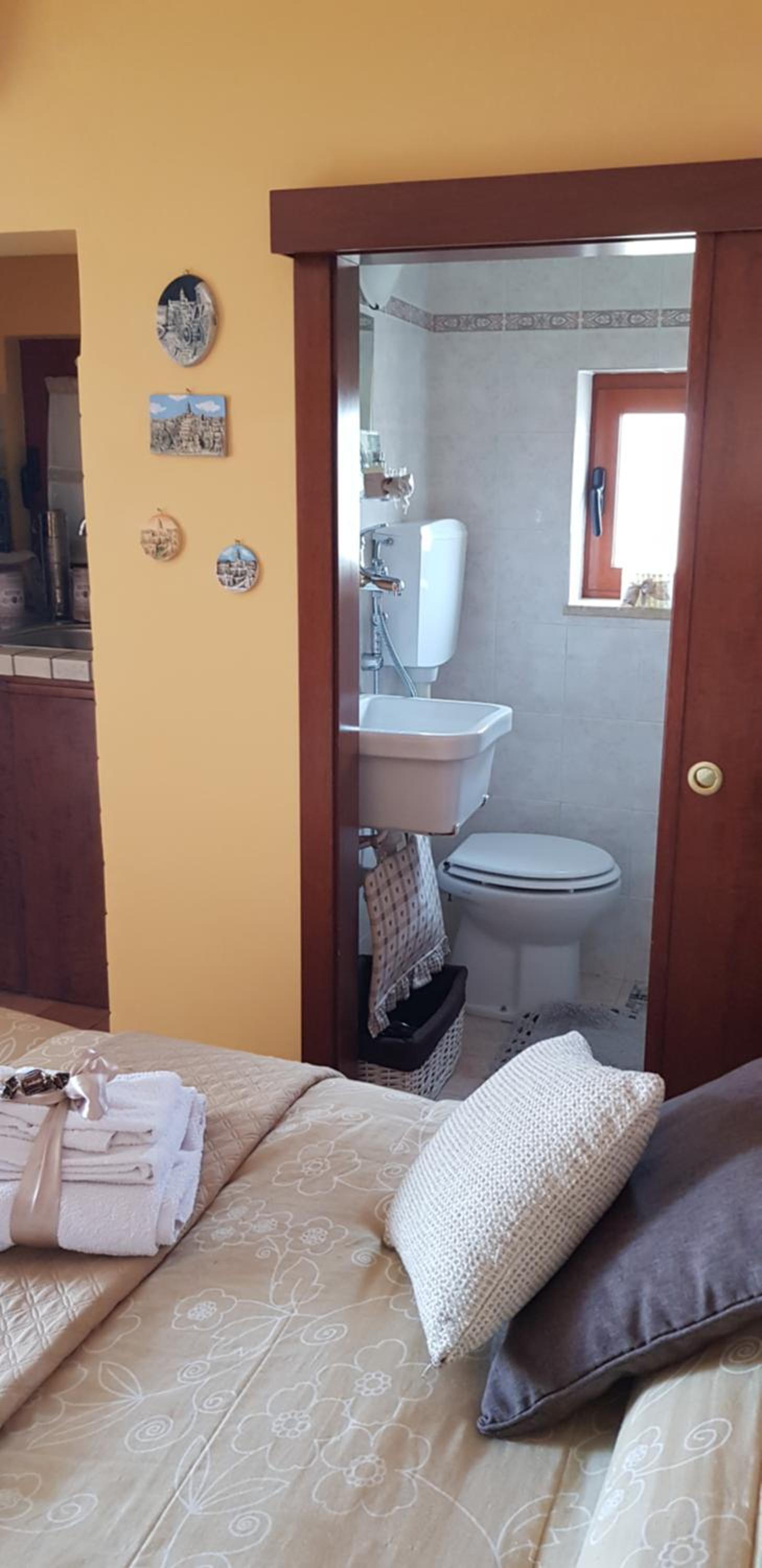 Double Room with Private Bathroom - Photo 22
