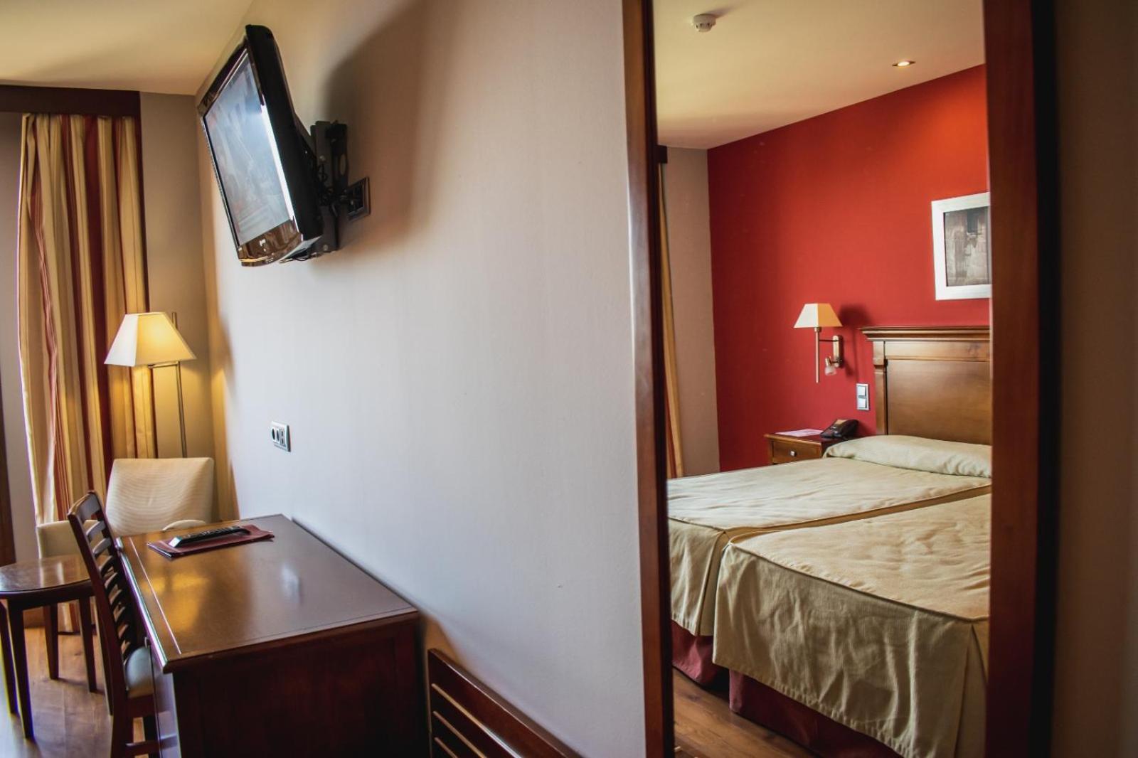 Double or Twin Room - Photo 9