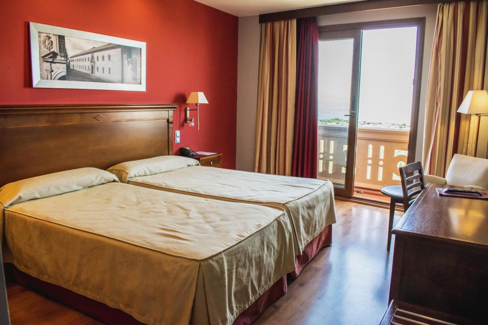 Twin Room with Balcony - Photo 1