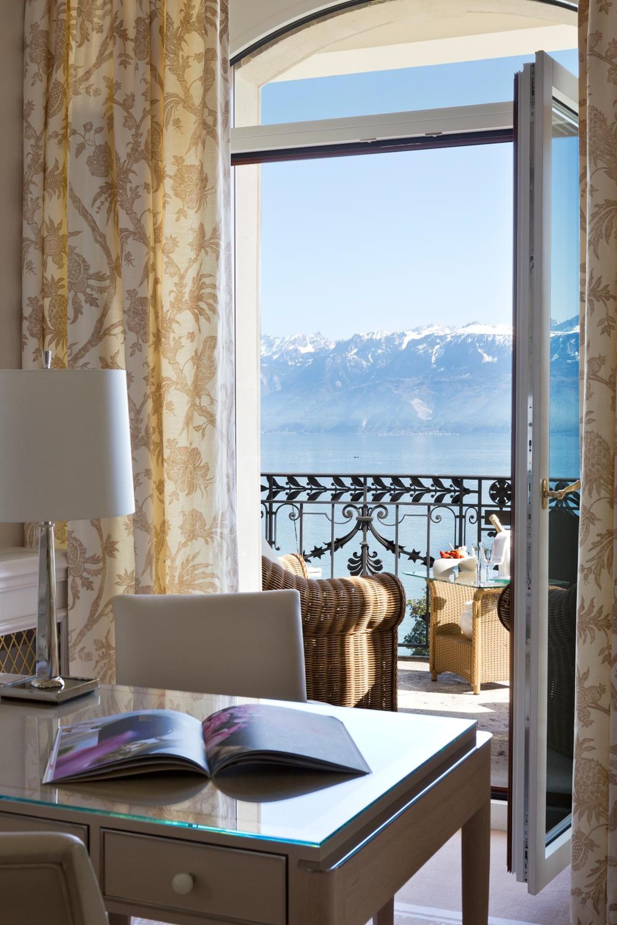 Palace Junior Suite with Lake View photo 2