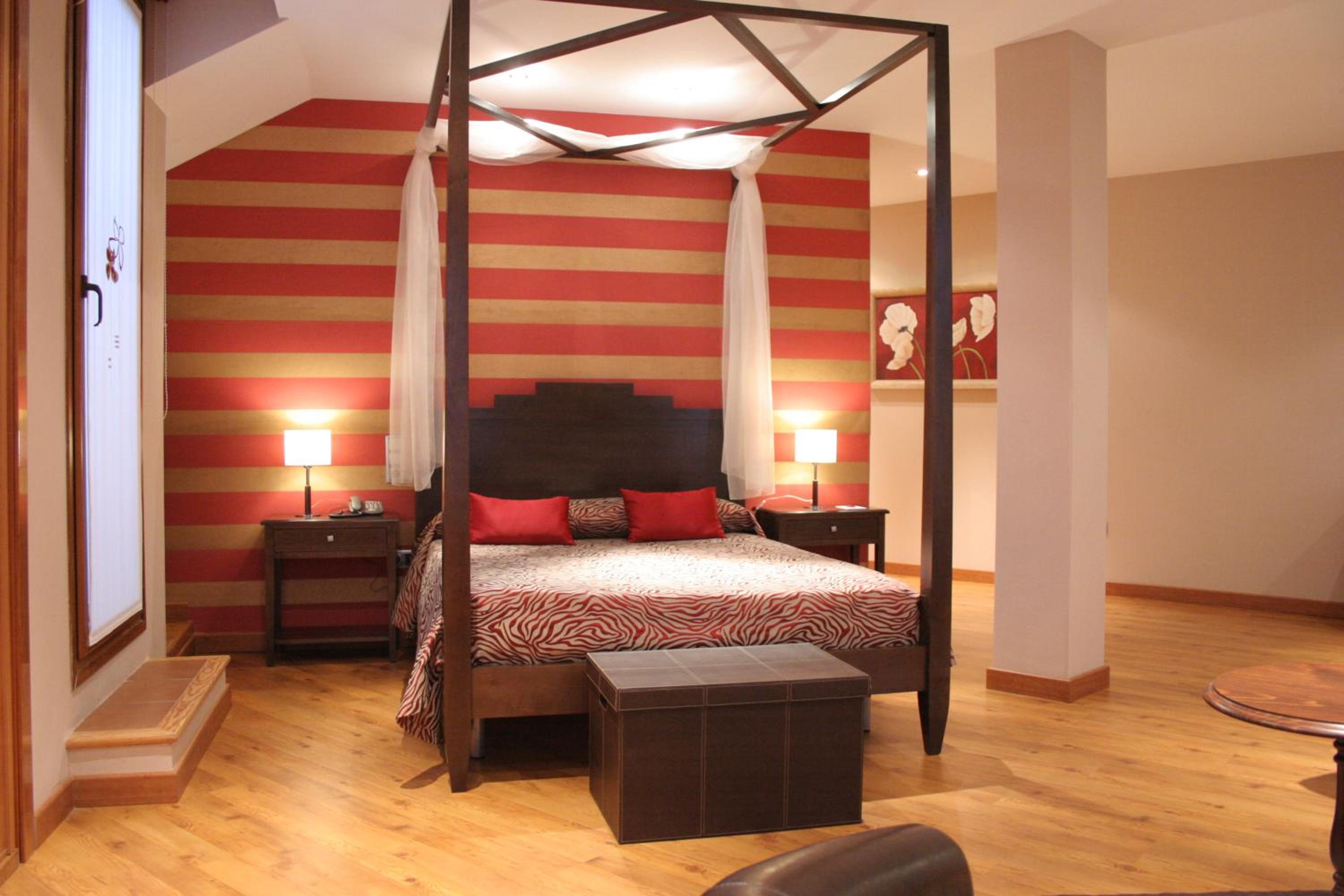 Suite with Spa Bath - Photo 3