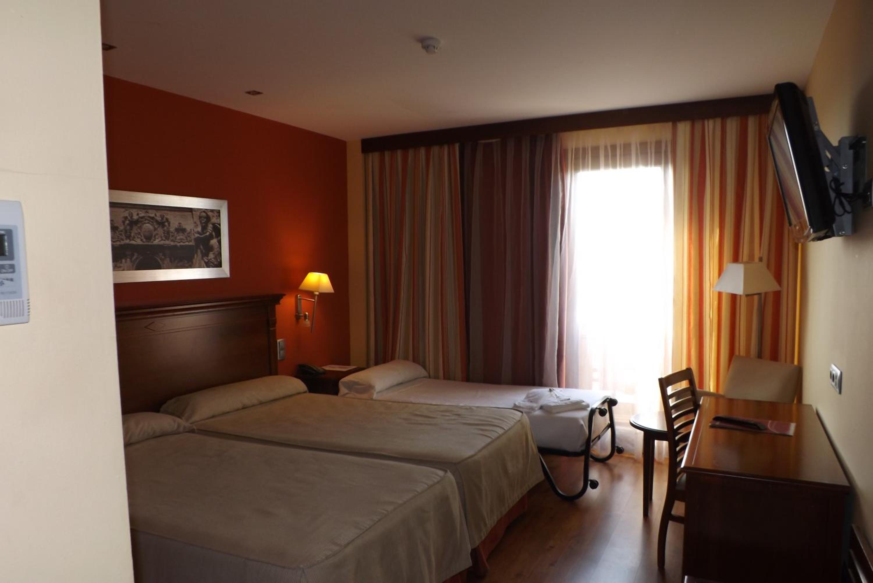 Double or Twin Room with Extra Bed - Photo 4