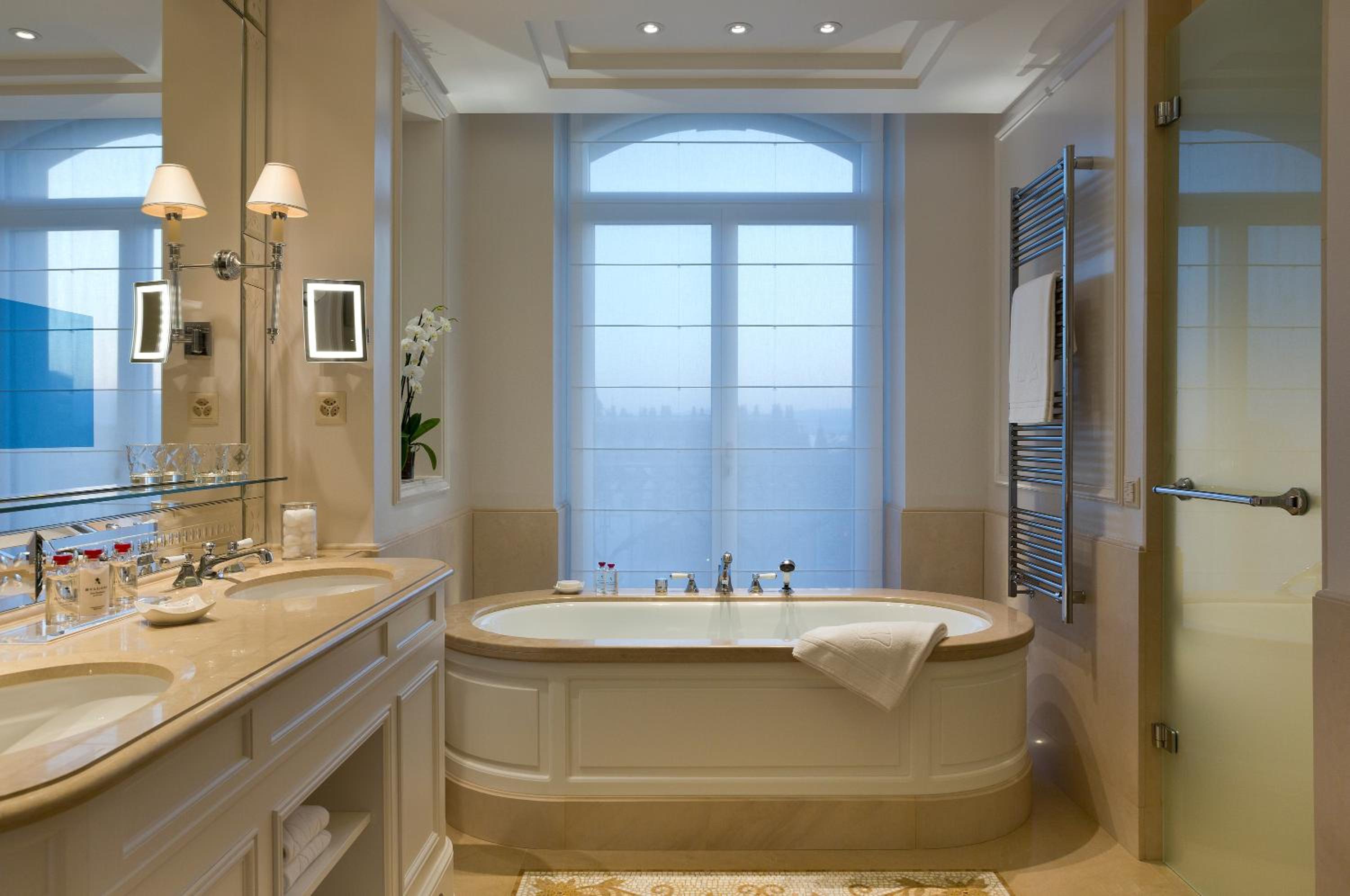 Palace Junior Suite with Lake View photo 3