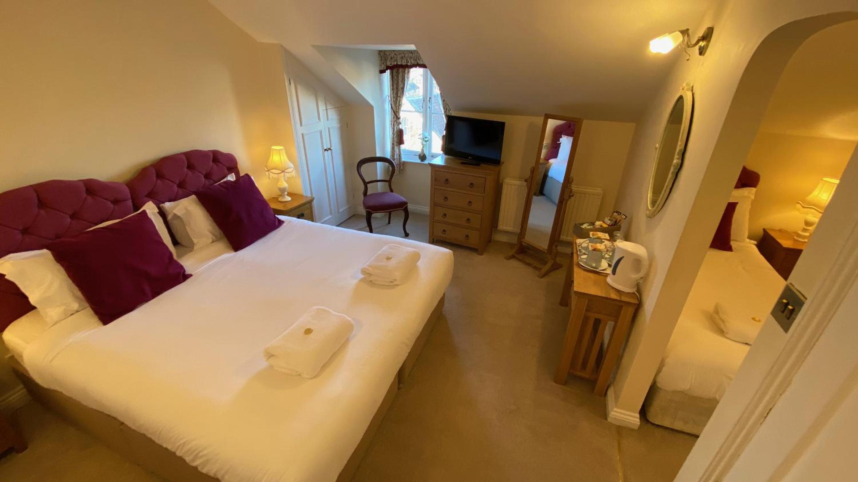 Double or Twin Room with Extra Bed photo 3