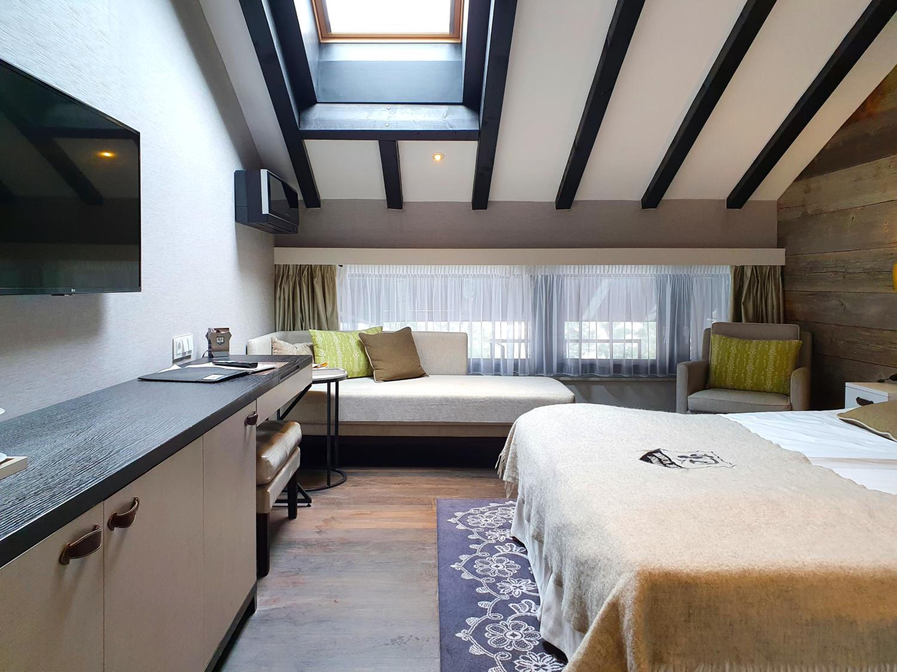 Deluxe Double Room (2 Adults) - Photo 2