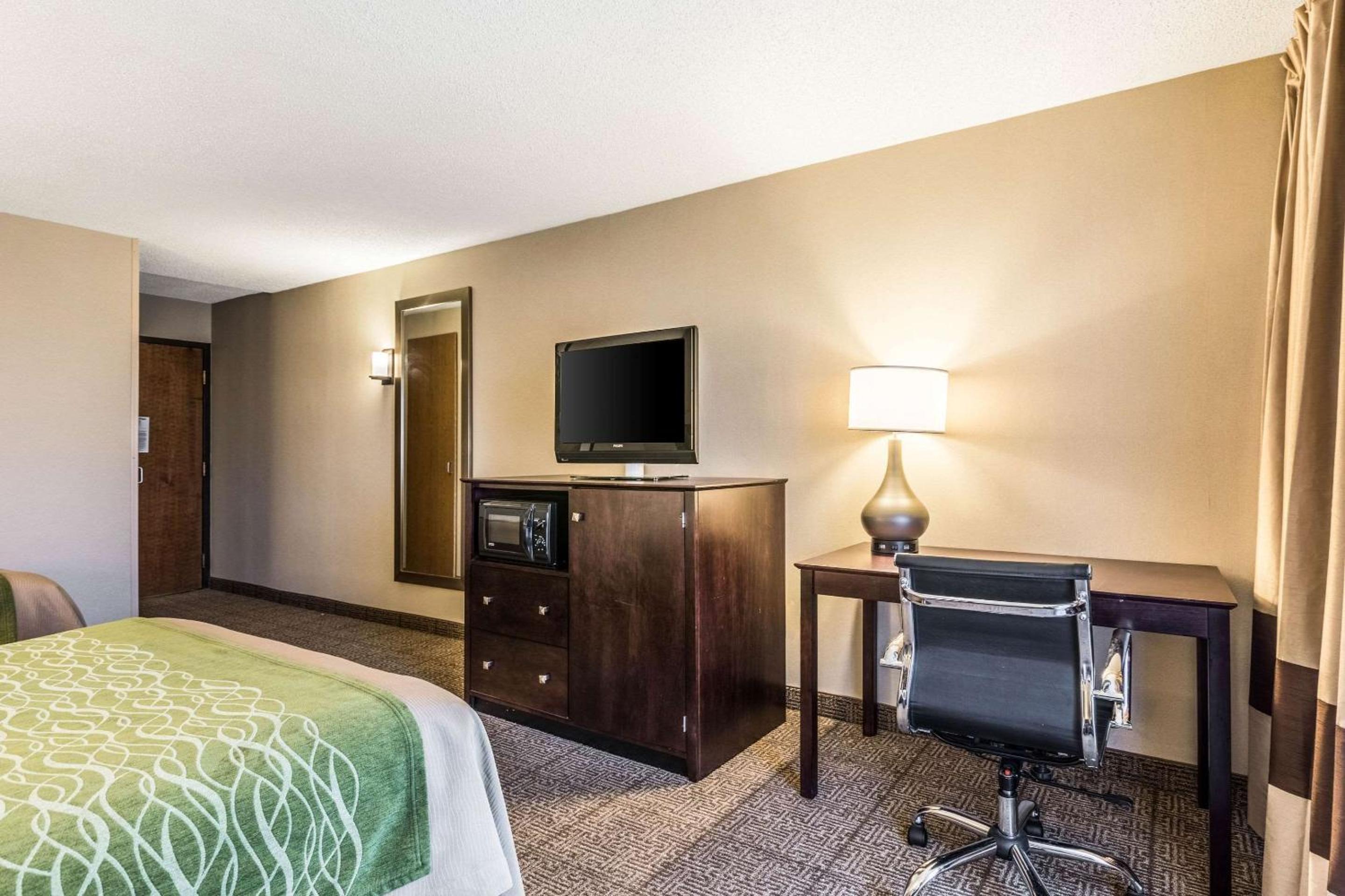 Double Room with Two Double Beds - Non-Smoking - Photo 3