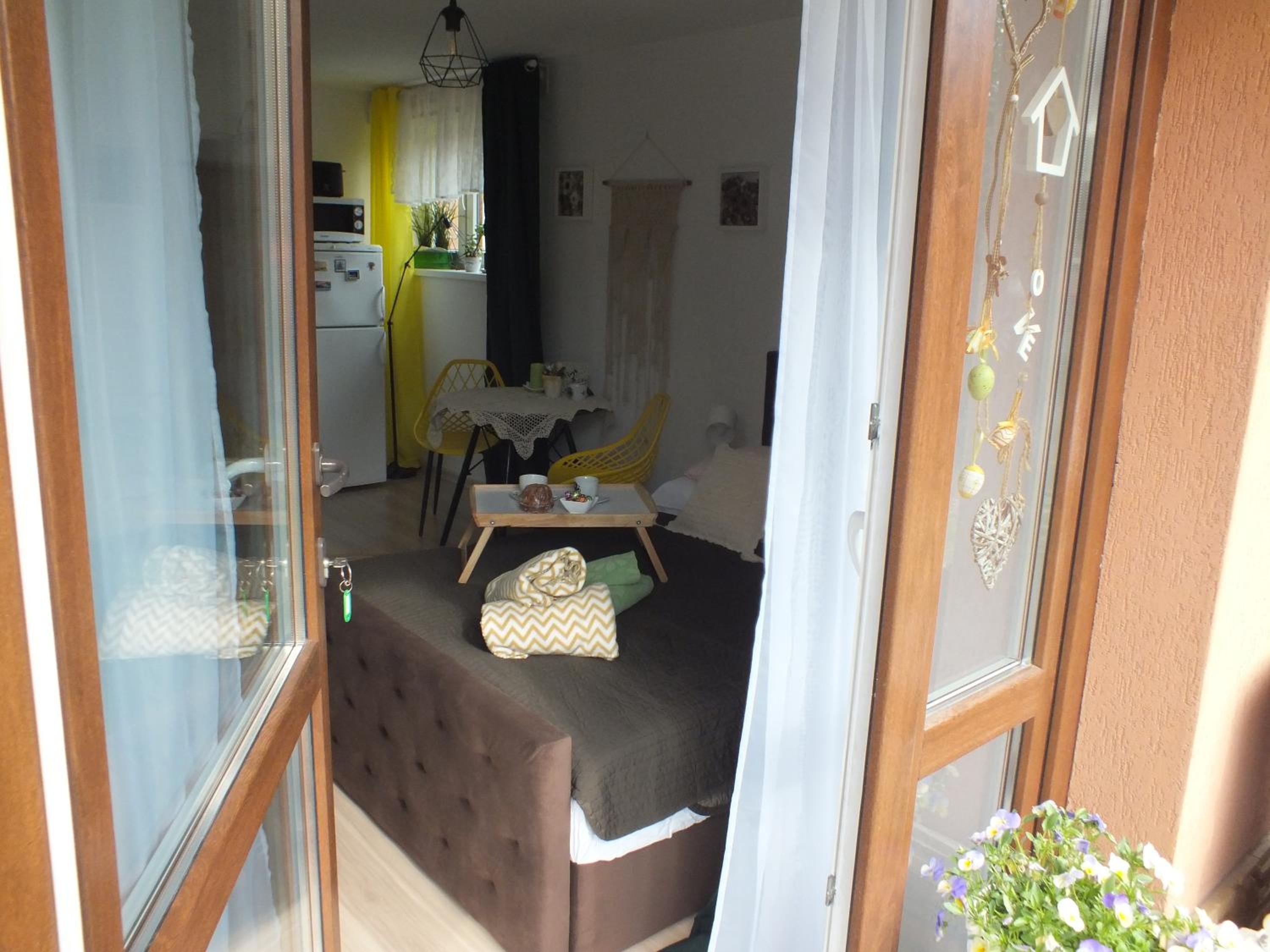 Double Room with Private Bathroom - Green photo 1