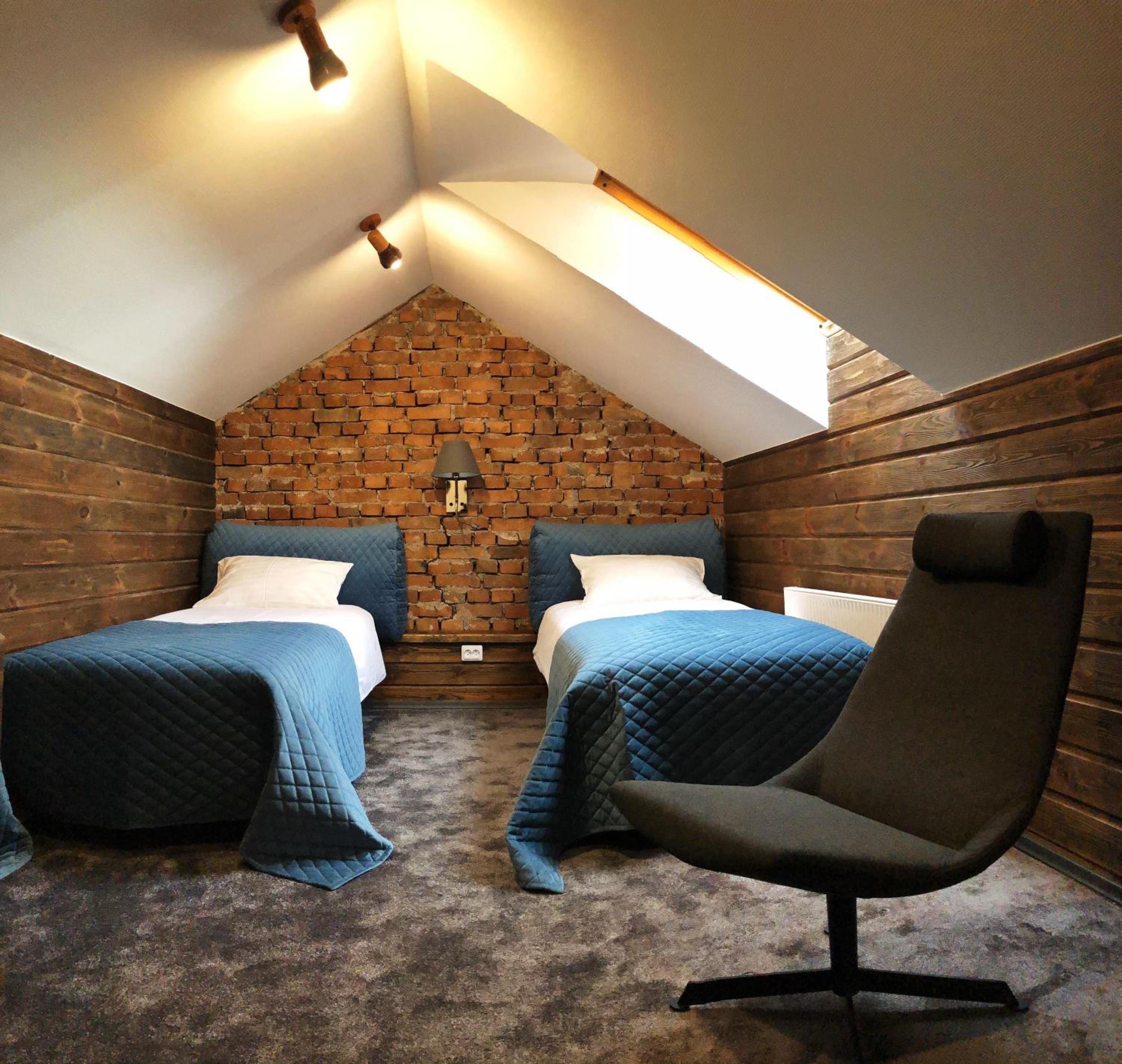 Quadruple Room with Balcony - Photo 15