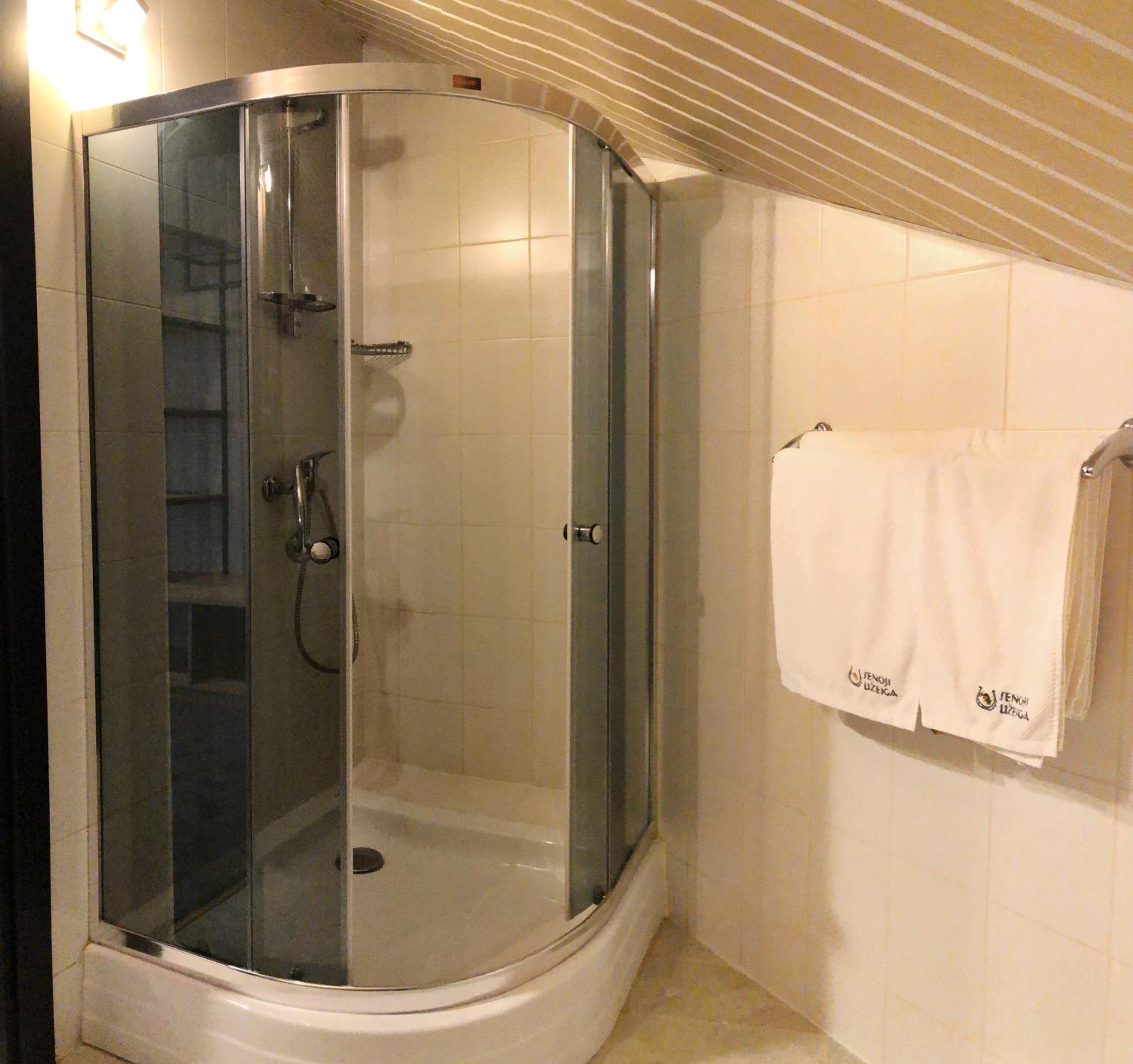 Quadruple Room with Balcony - Photo 17