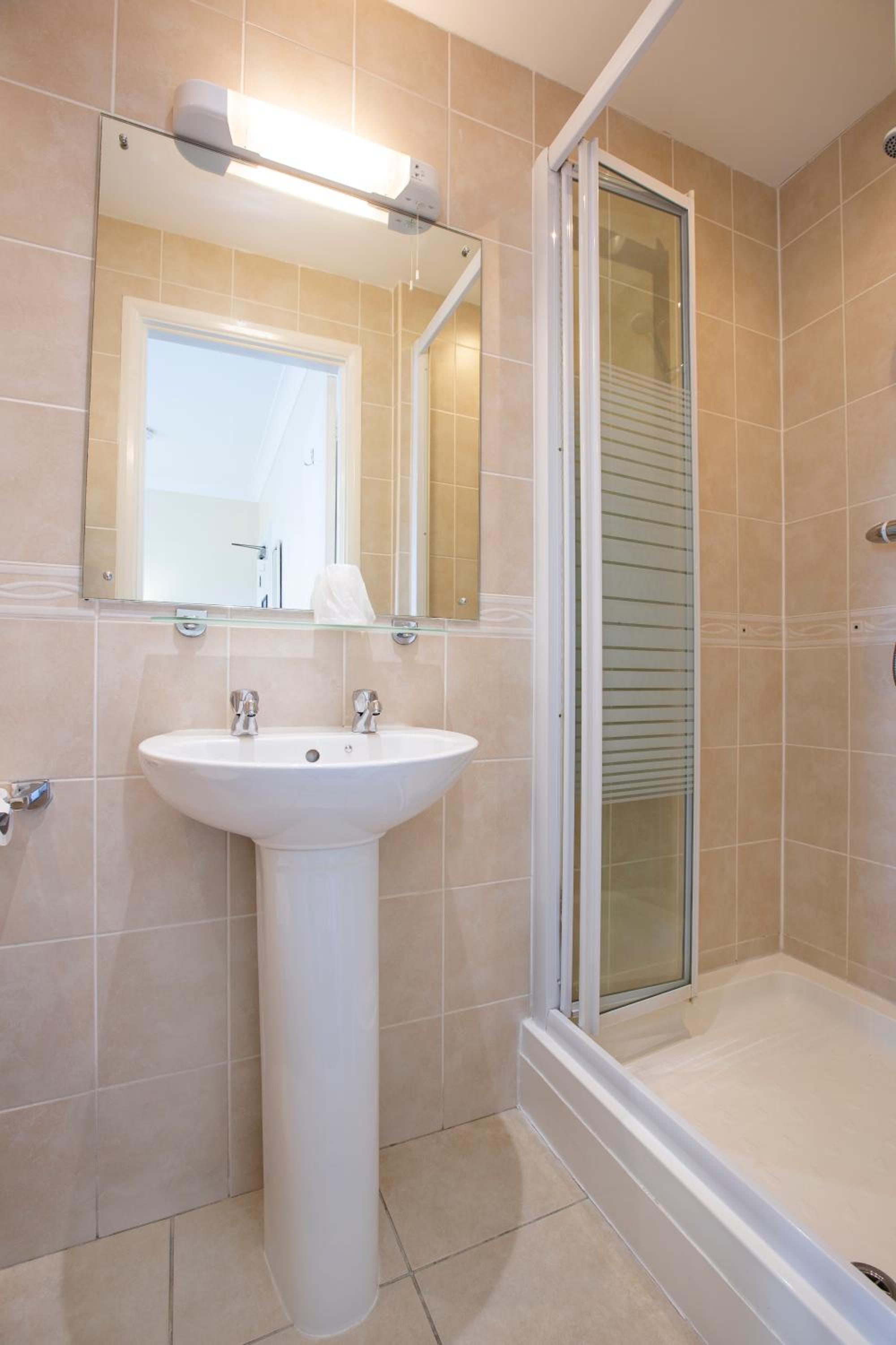 Standard Double Room - Photo 3