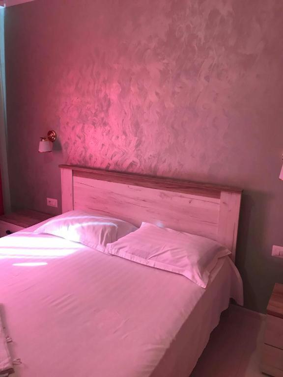 One-Bedroom Apartment - Photo 18