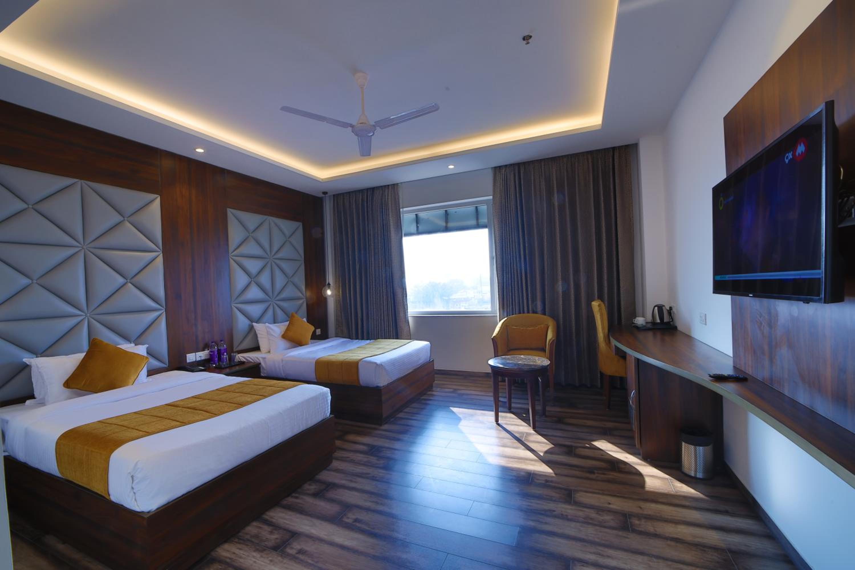 Deluxe Twin Room - Photo 2