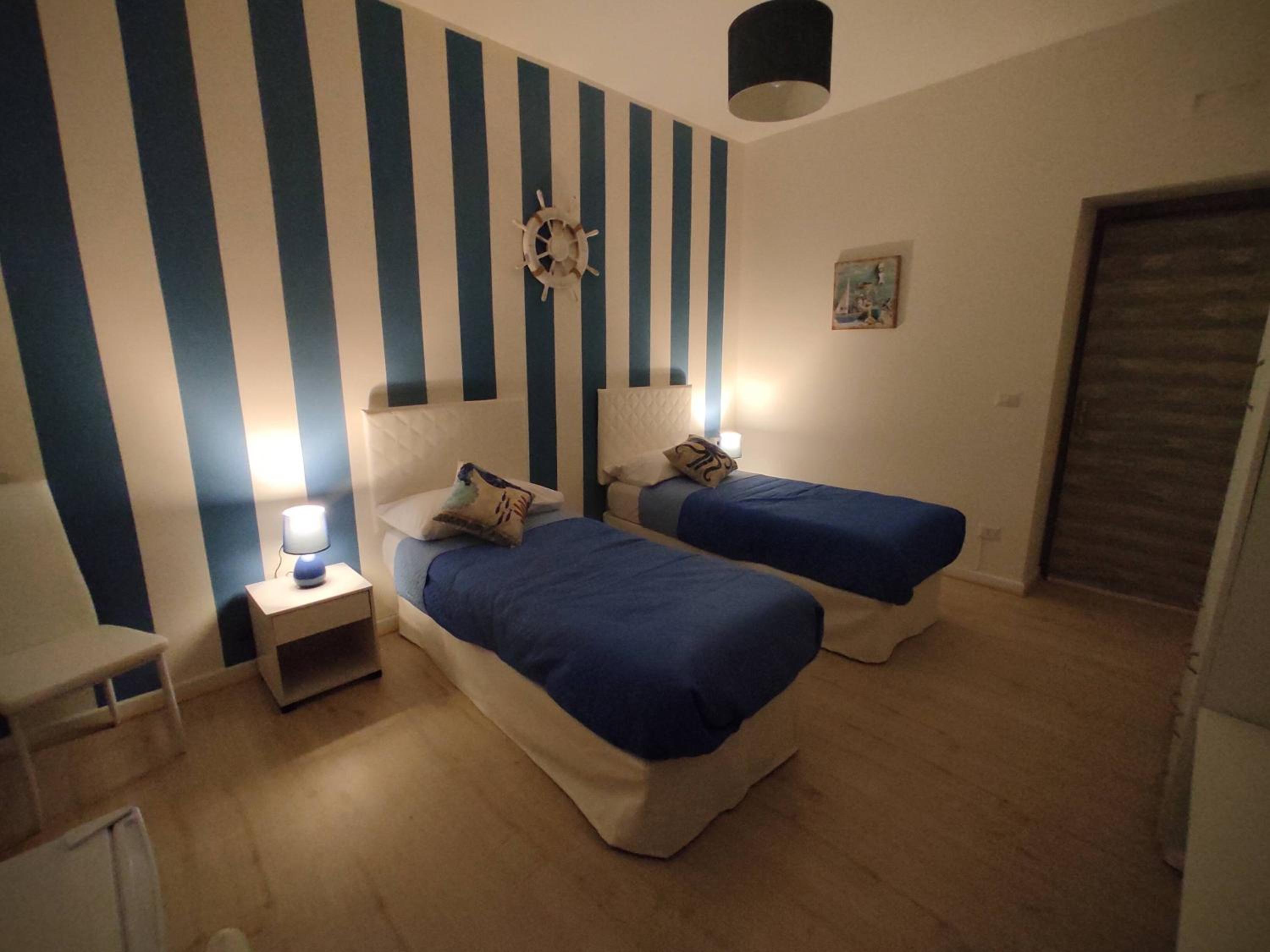 Twin Room with Private Bathroom photo 2