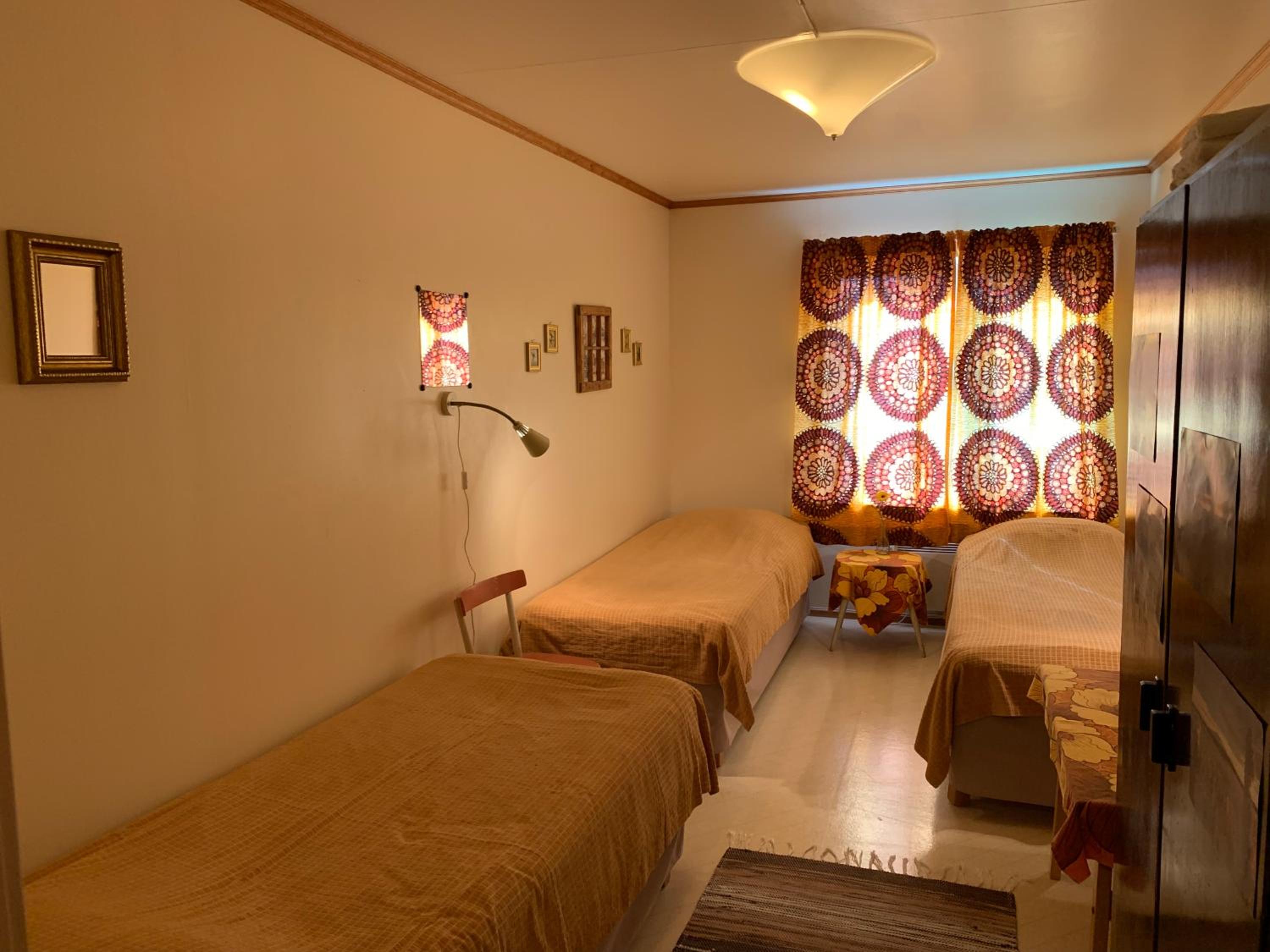Economy Triple Room with Shared Bathroom photo 3