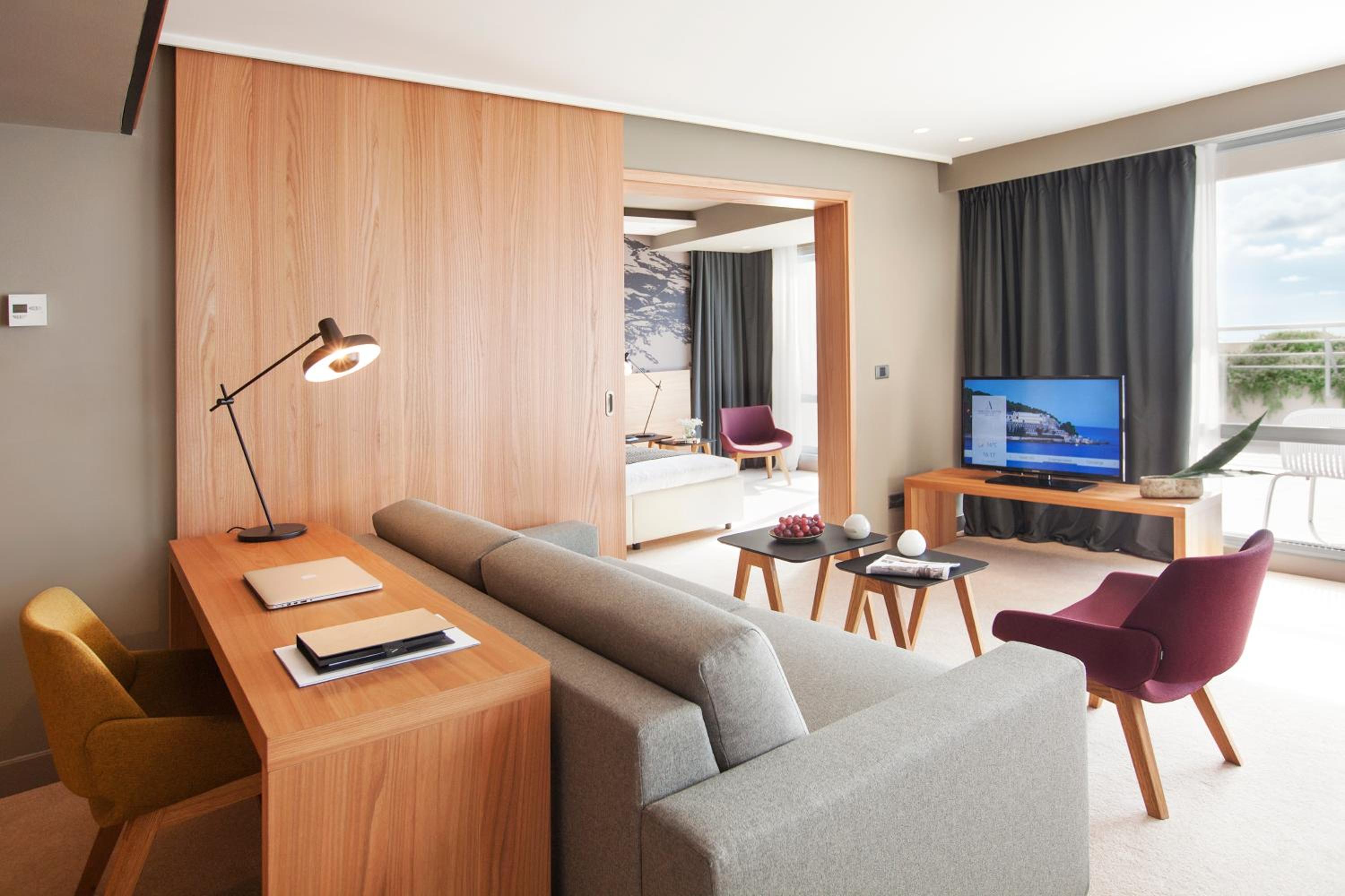 Deluxe Suite with Sea View