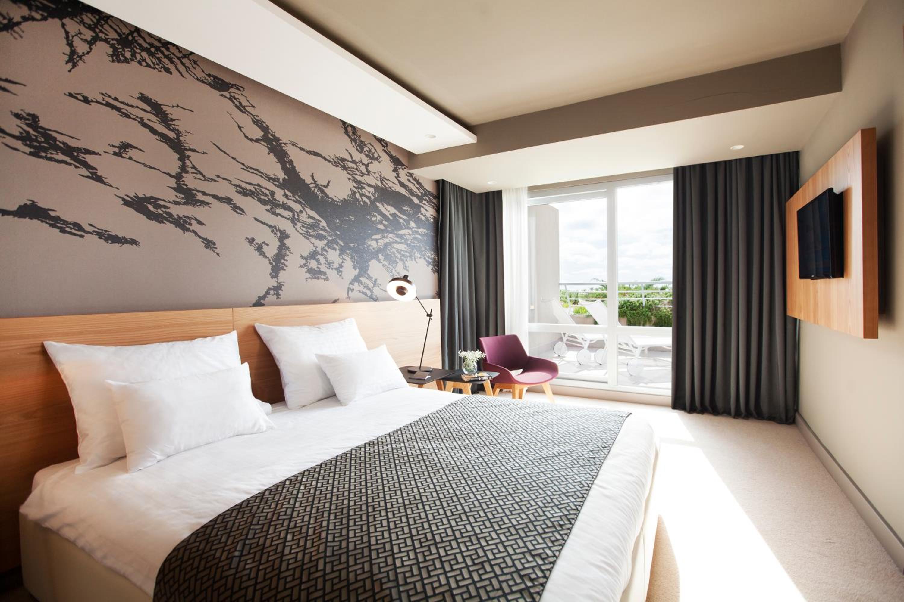 Deluxe Suite with Sea View