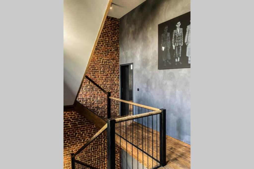 Seven-Bedroom House photo 2