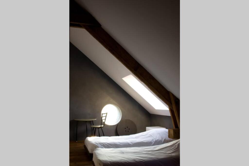 Seven-Bedroom House photo 3