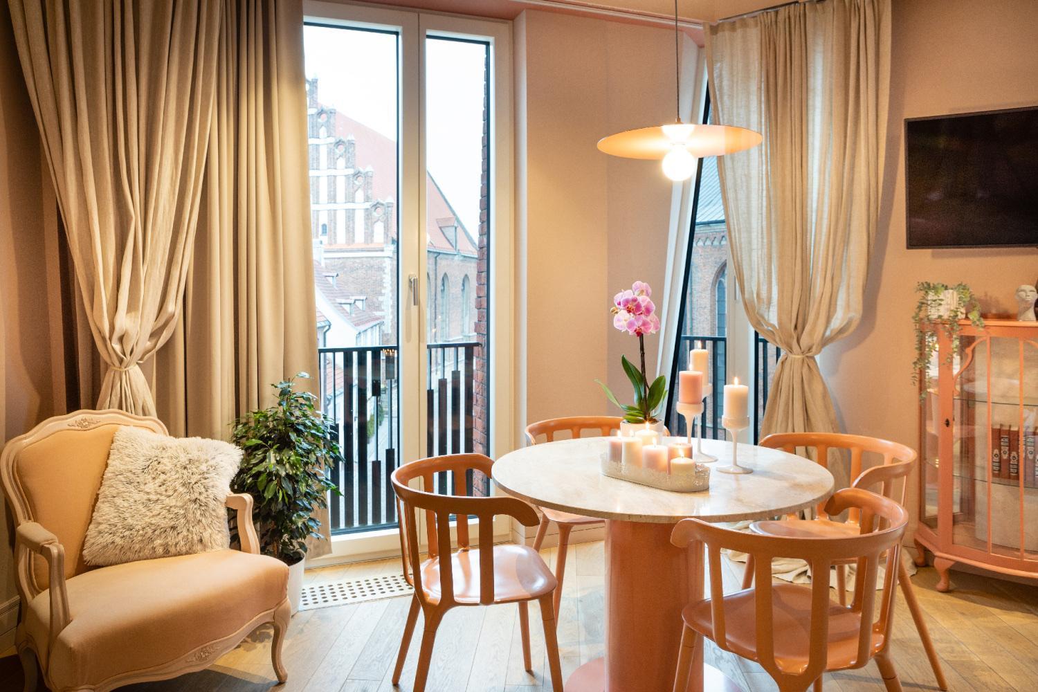 King Suite with Balcony photo 2
