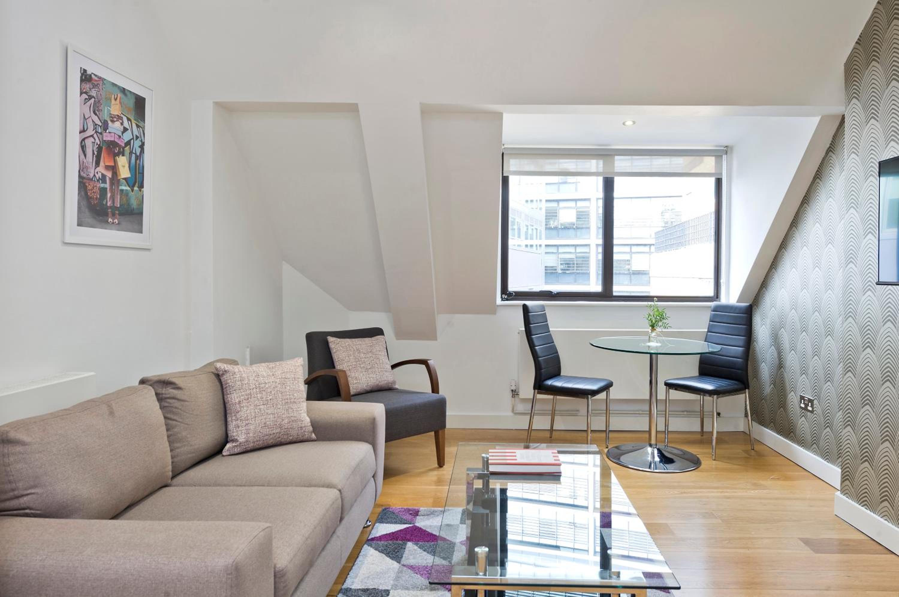 One-Bedroom Apartment photo 1