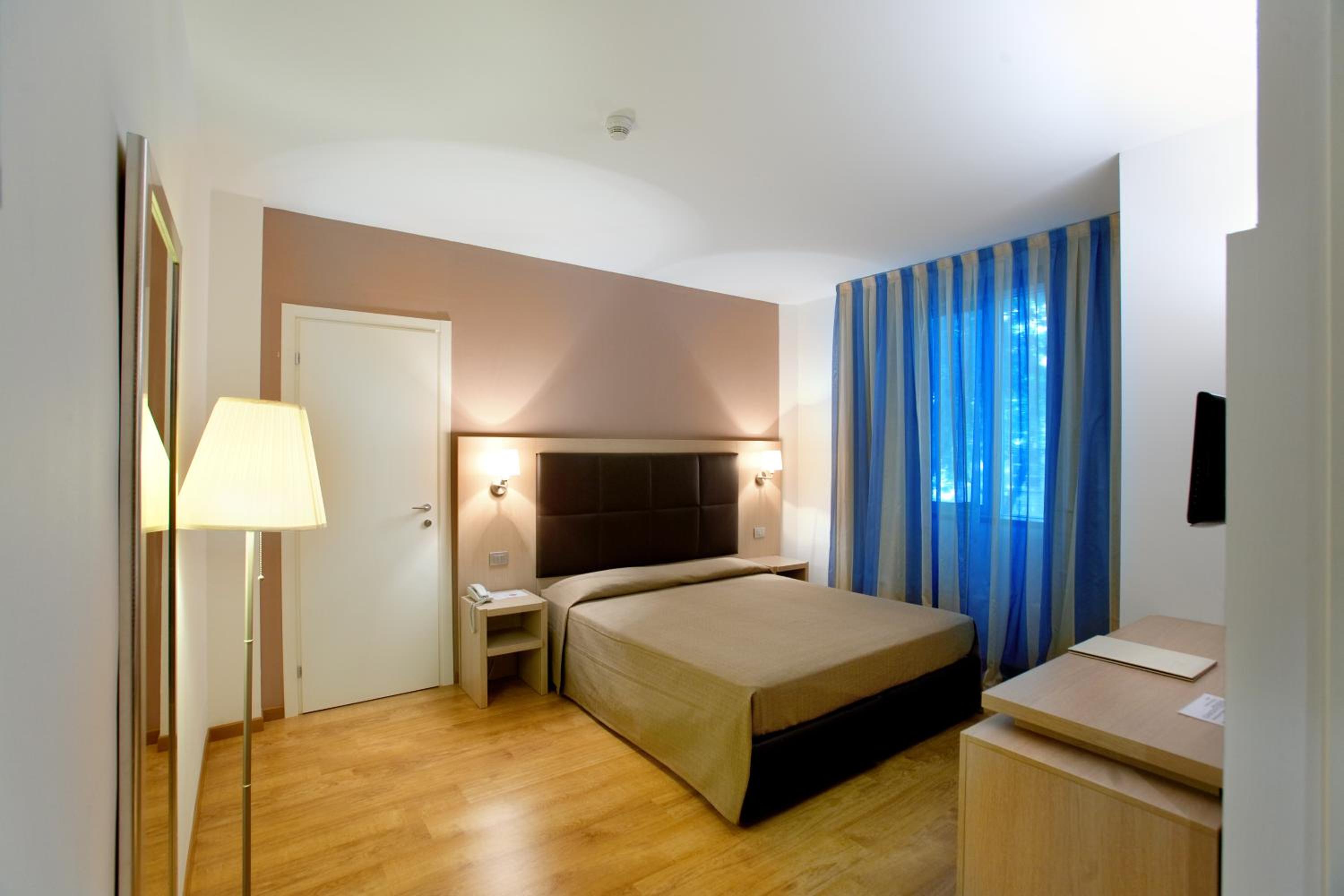 Standard Double Room - Photo 1
