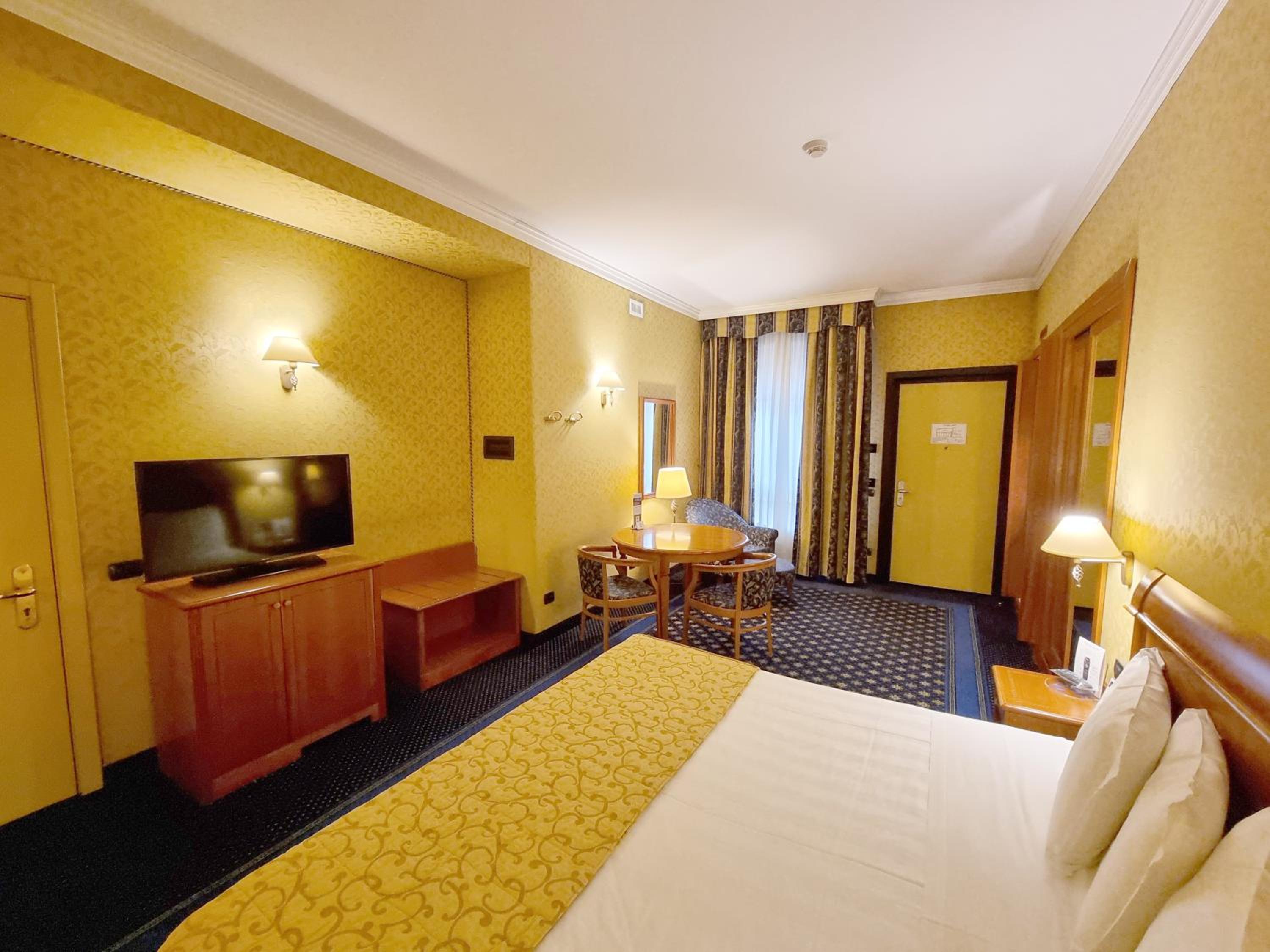 Junior Suite (2 Adults) - Photo 2