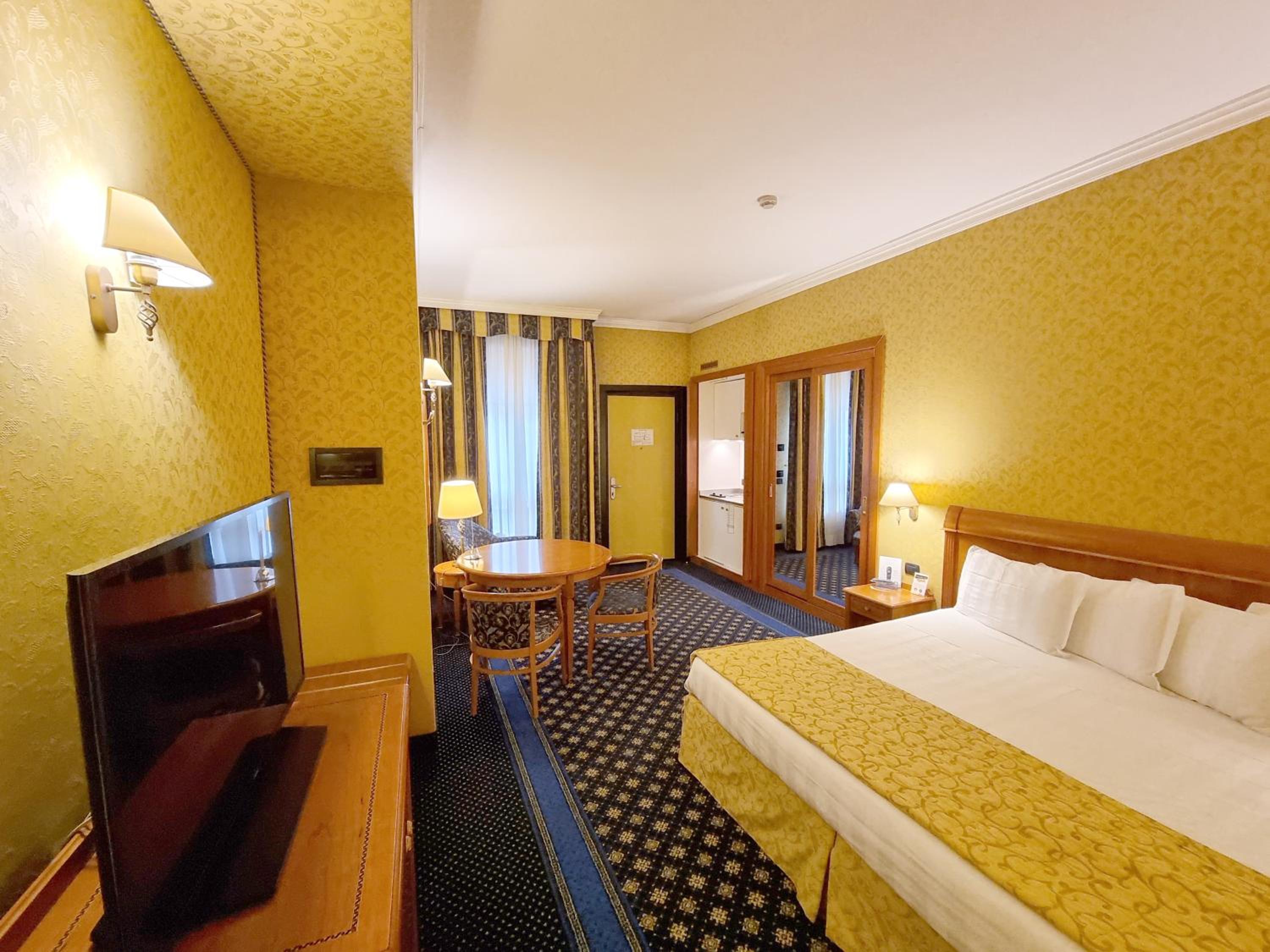 Junior Suite (2 Adults) - Photo 6