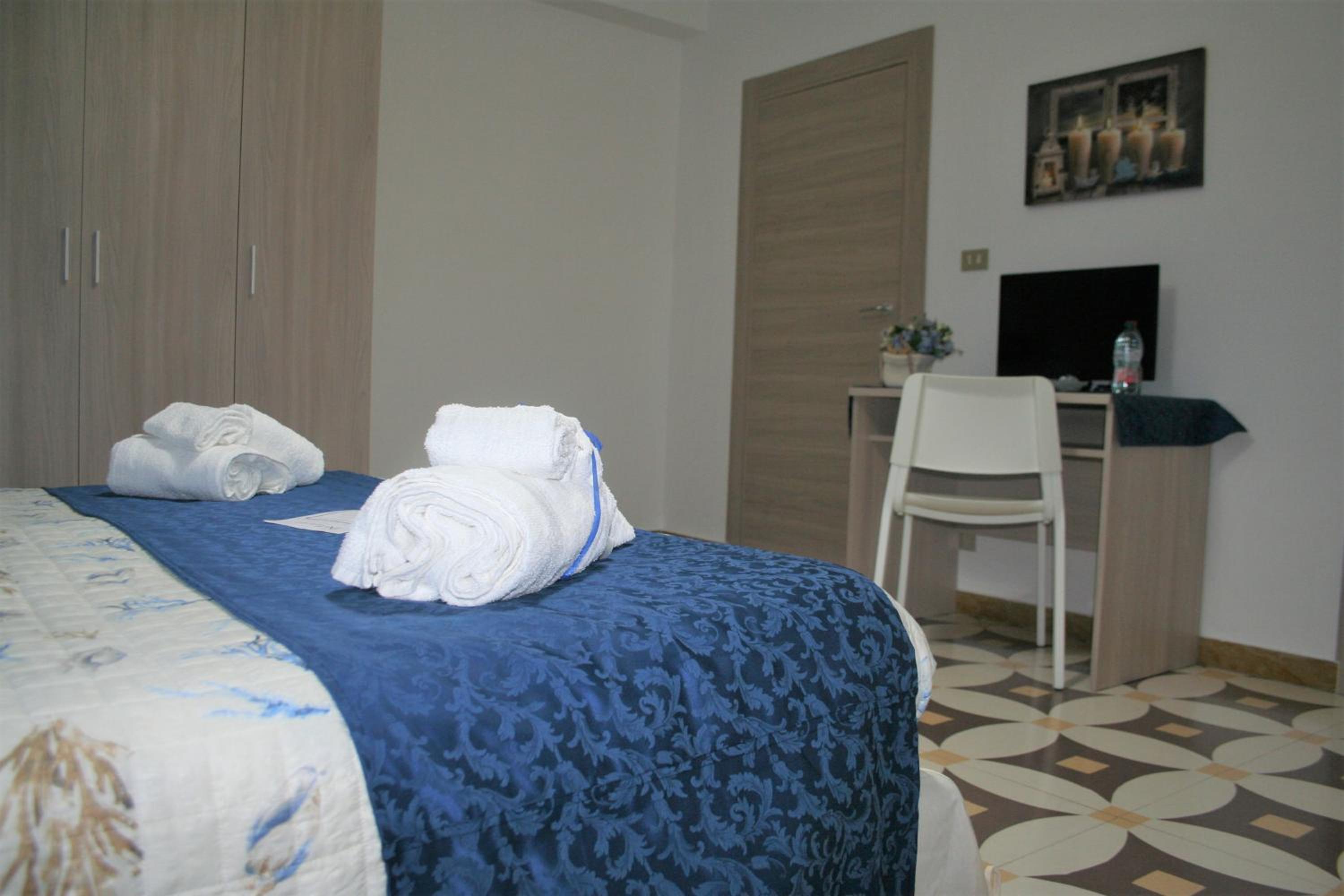 Queen Room - Photo 17