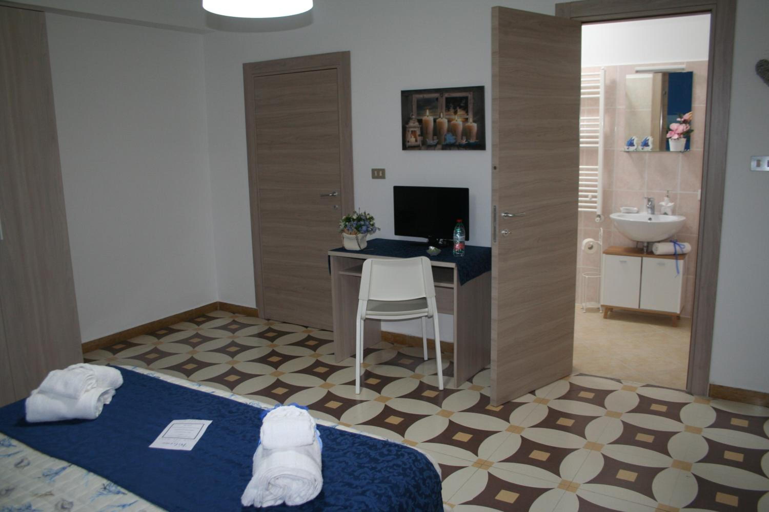 Queen Room - Photo 18