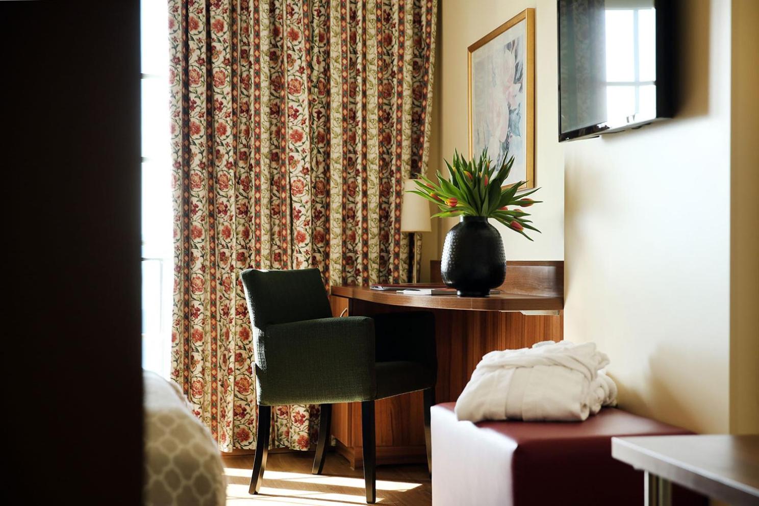 Double Room with Danube View - Photo 1