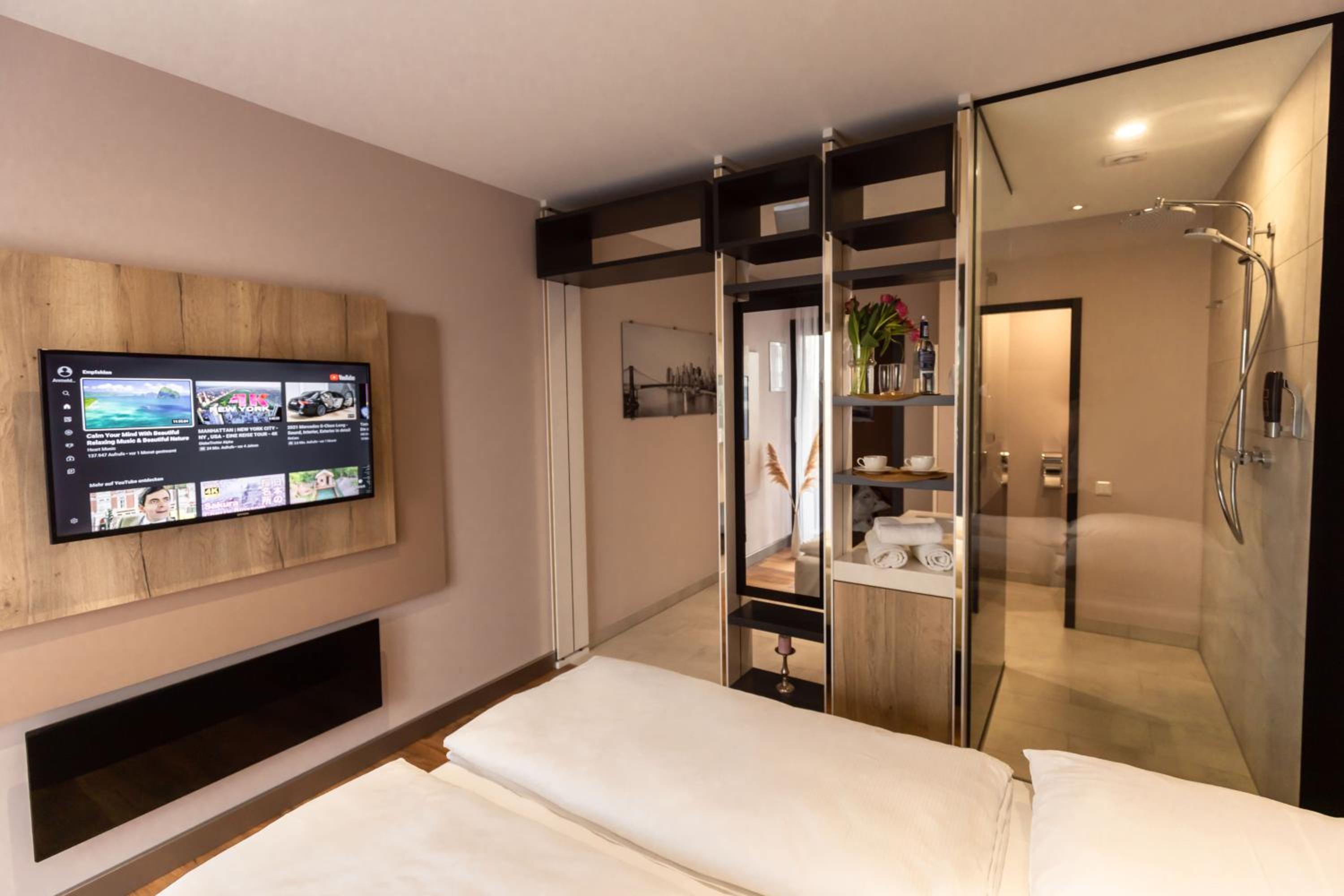 Deluxe Double Room with Balcony - Photo 1