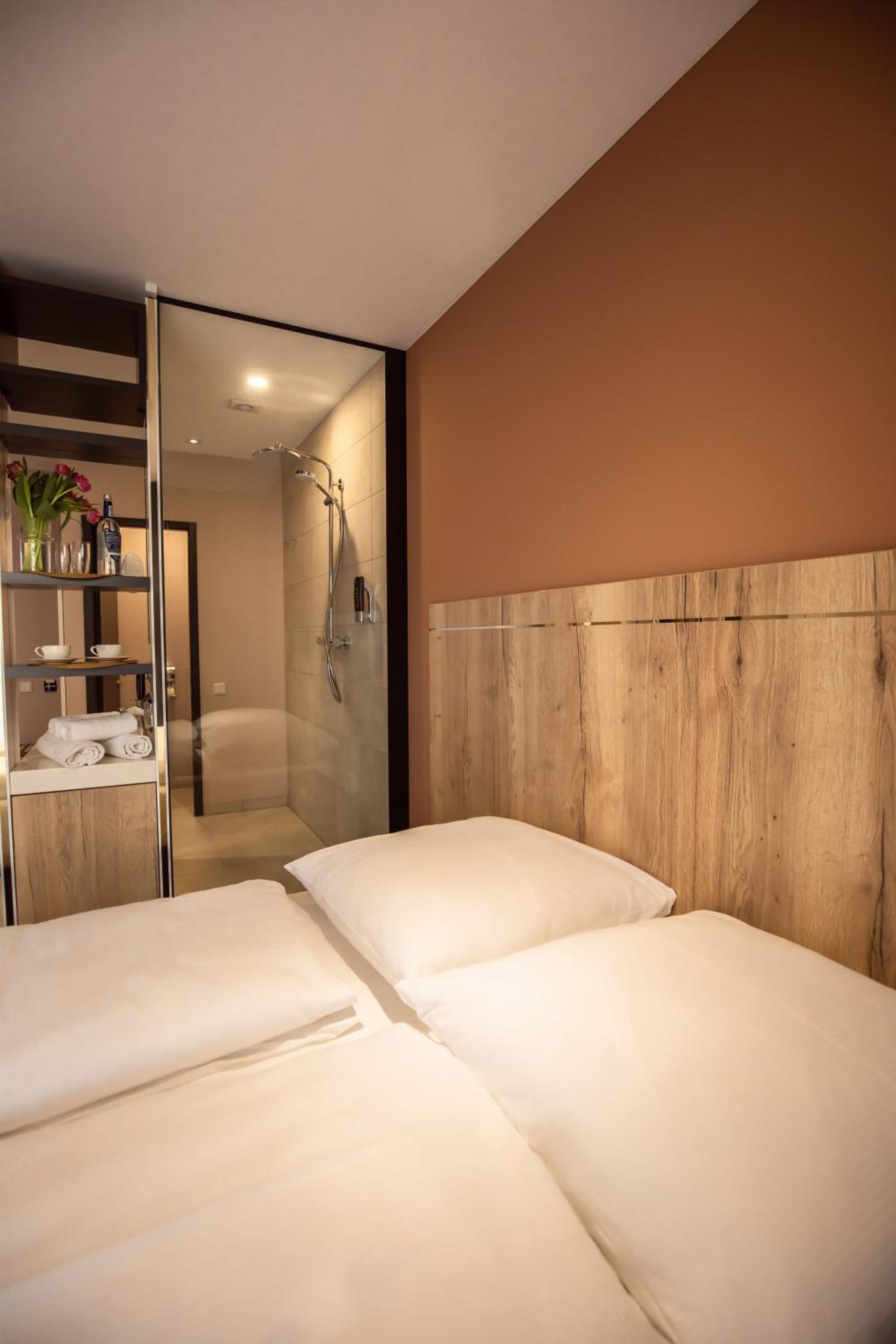 Deluxe Double Room with Balcony - Photo 2