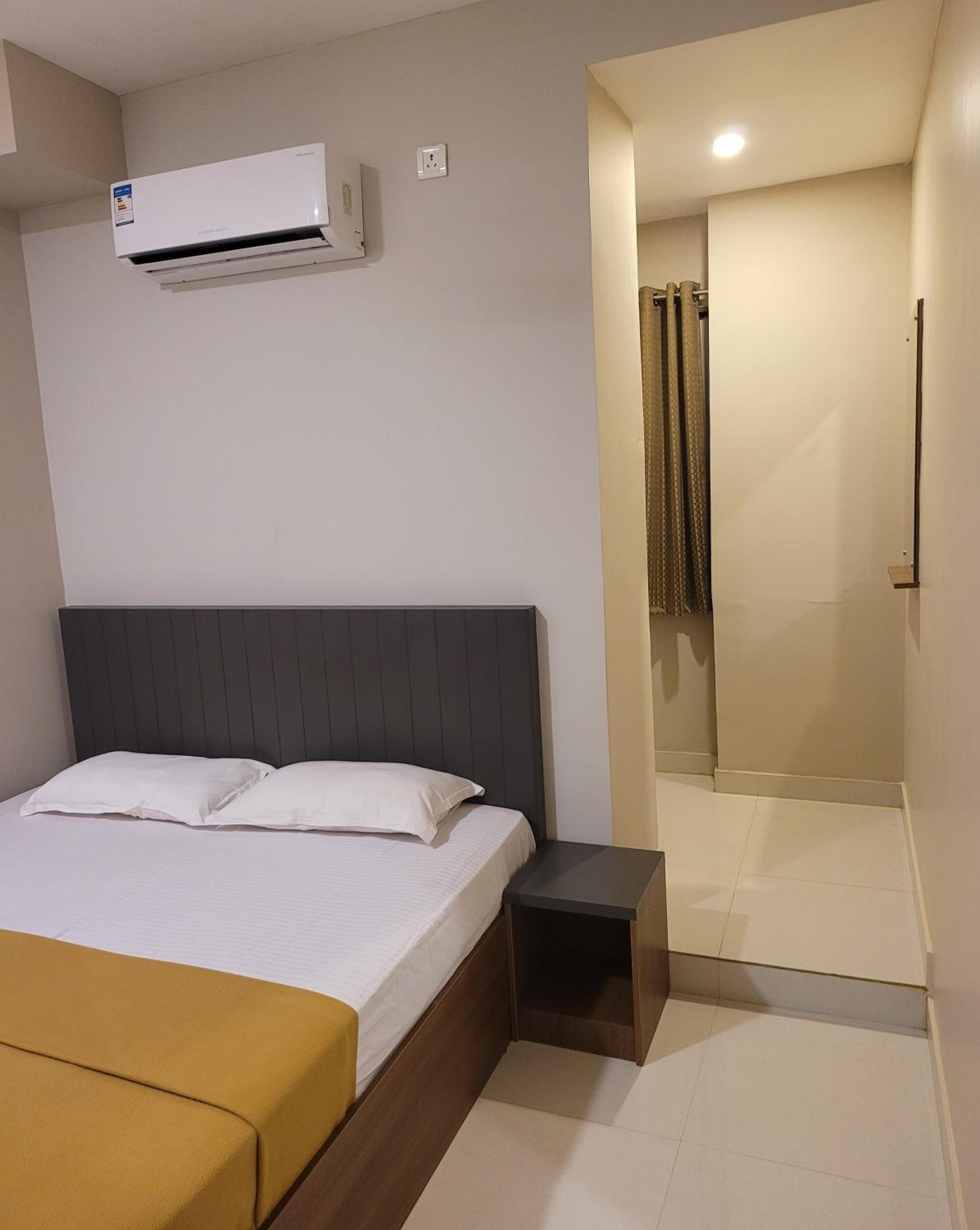 Deluxe Double Room (2 Adults + 1 Child) - Photo 1
