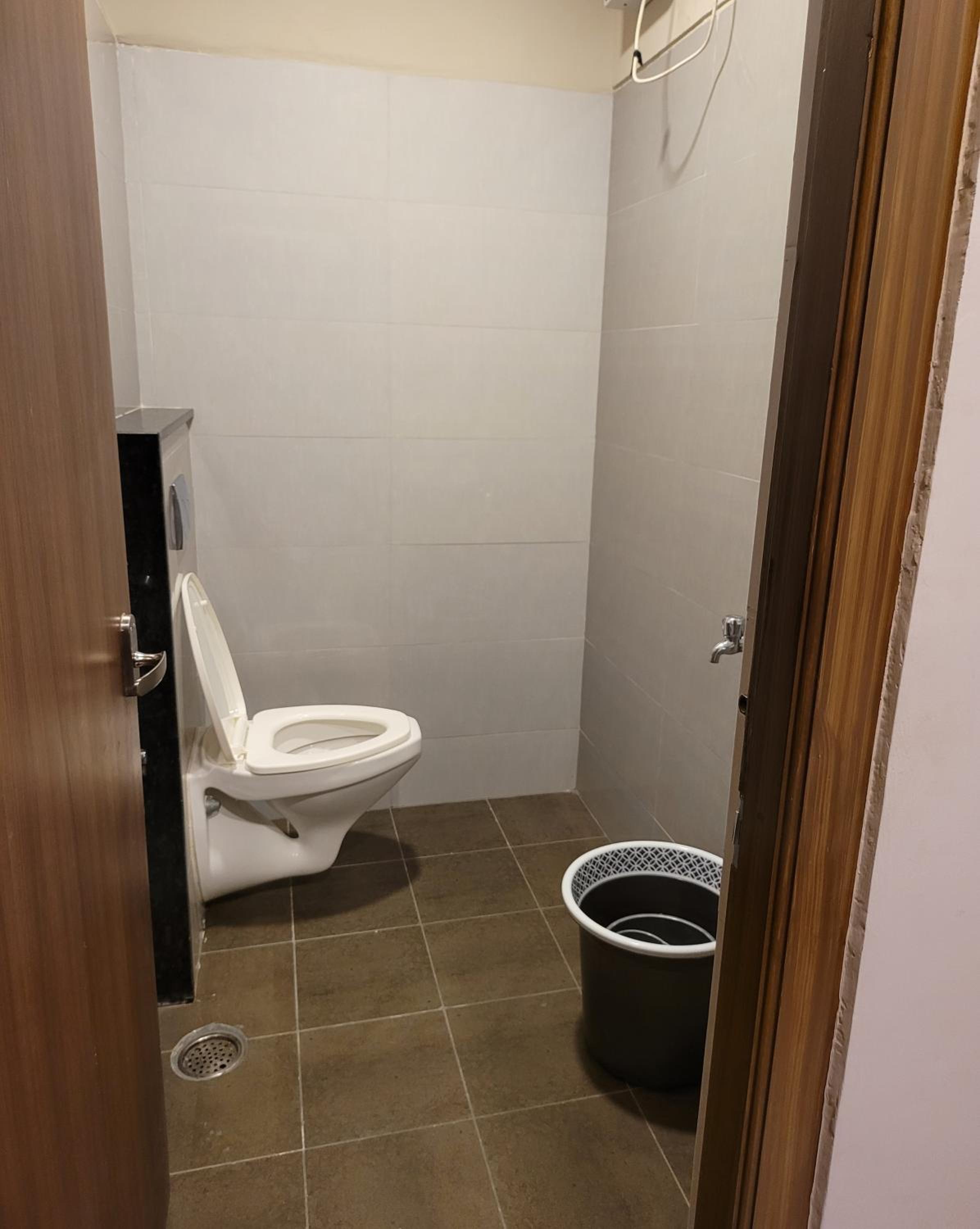 Family Room with Private Bathroom - Photo 2