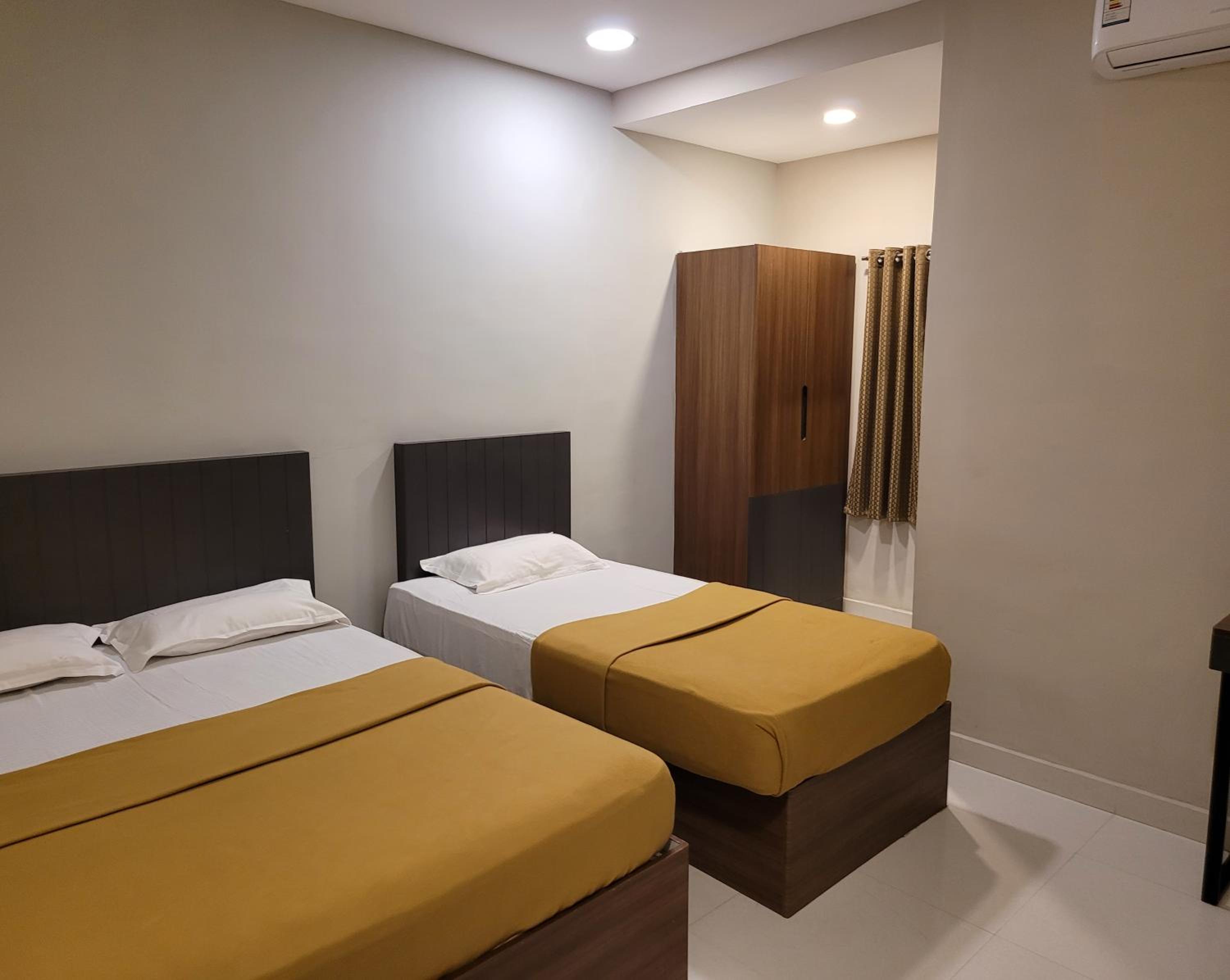 Triple Room with Private Bathroom - Photo 1