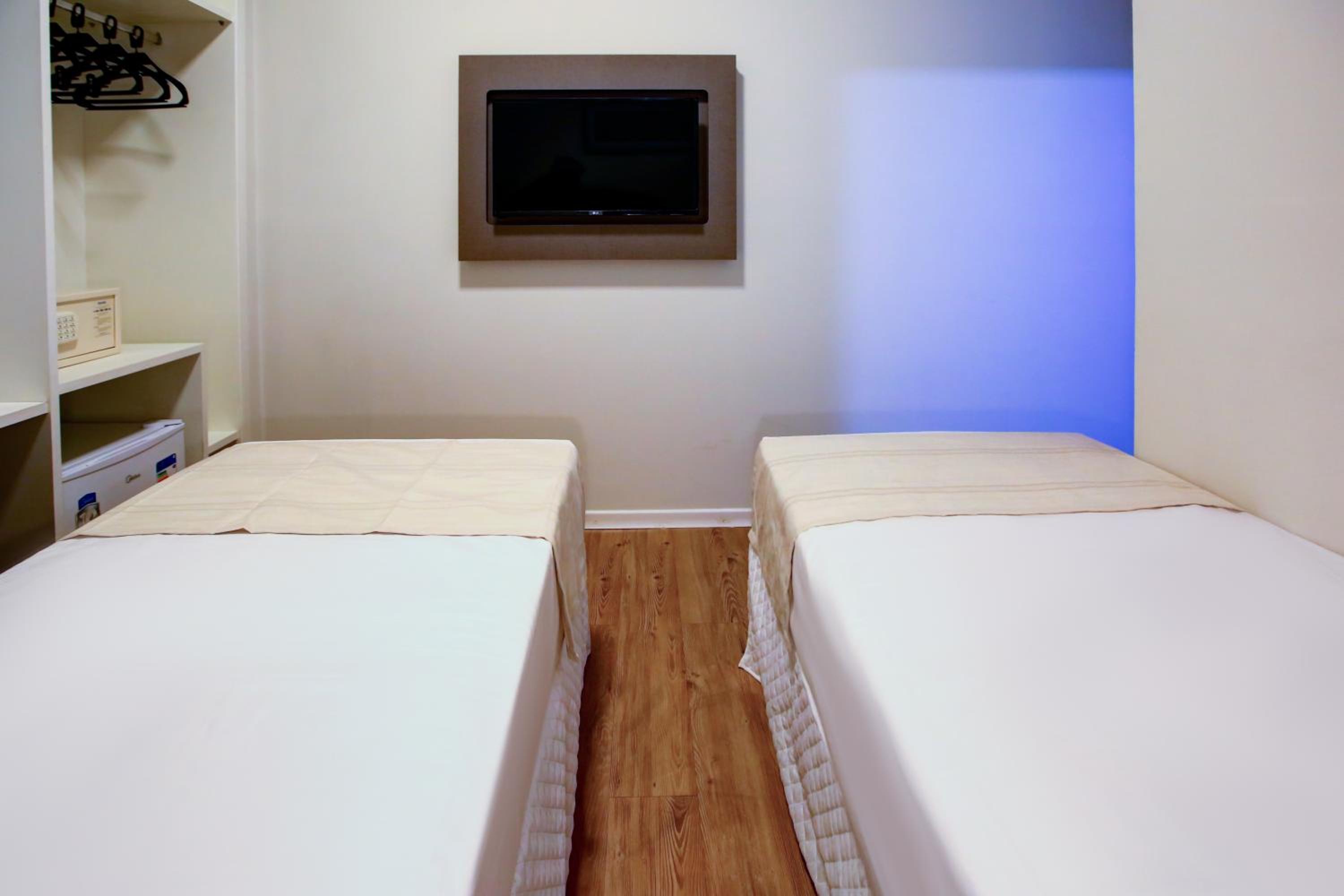 Standard Twin Room - Photo 4
